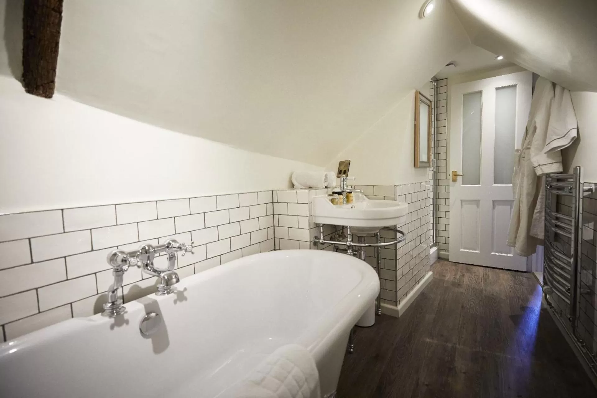 Bathroom in Wykeham Arms