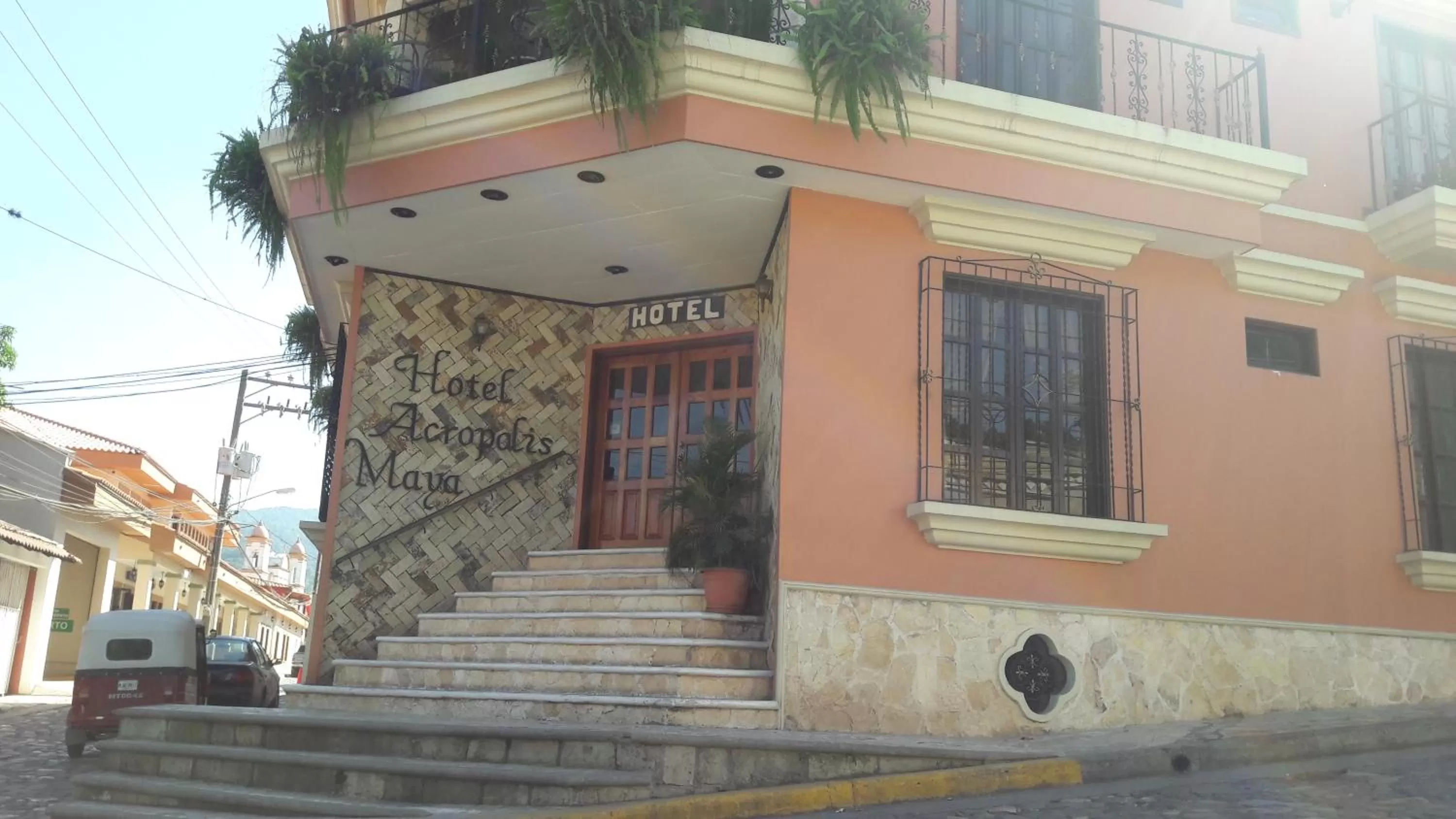 Facade/entrance in Hotel Acropolis Maya