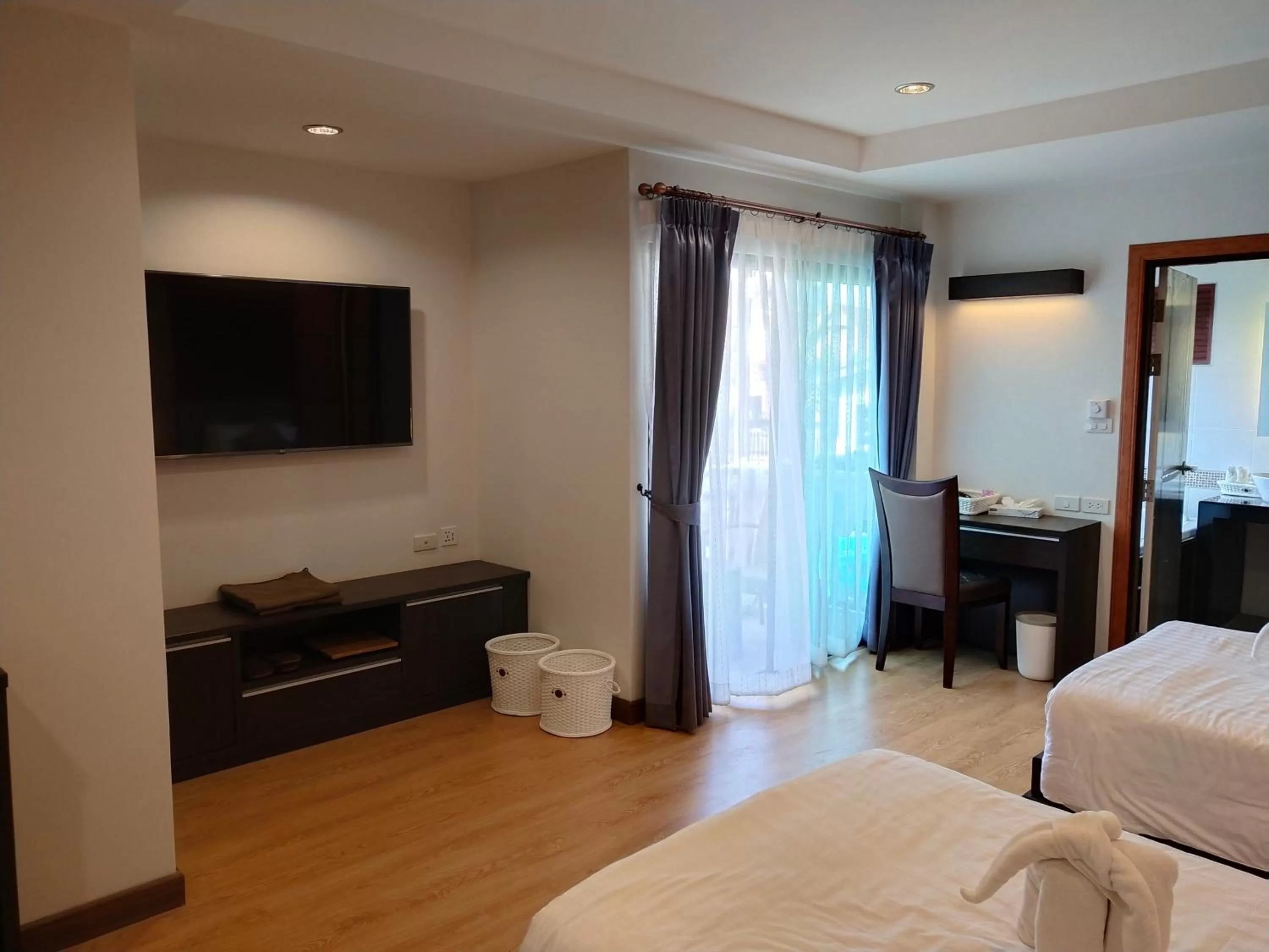 Photo of the whole room, Bed in Hotel De Wualai