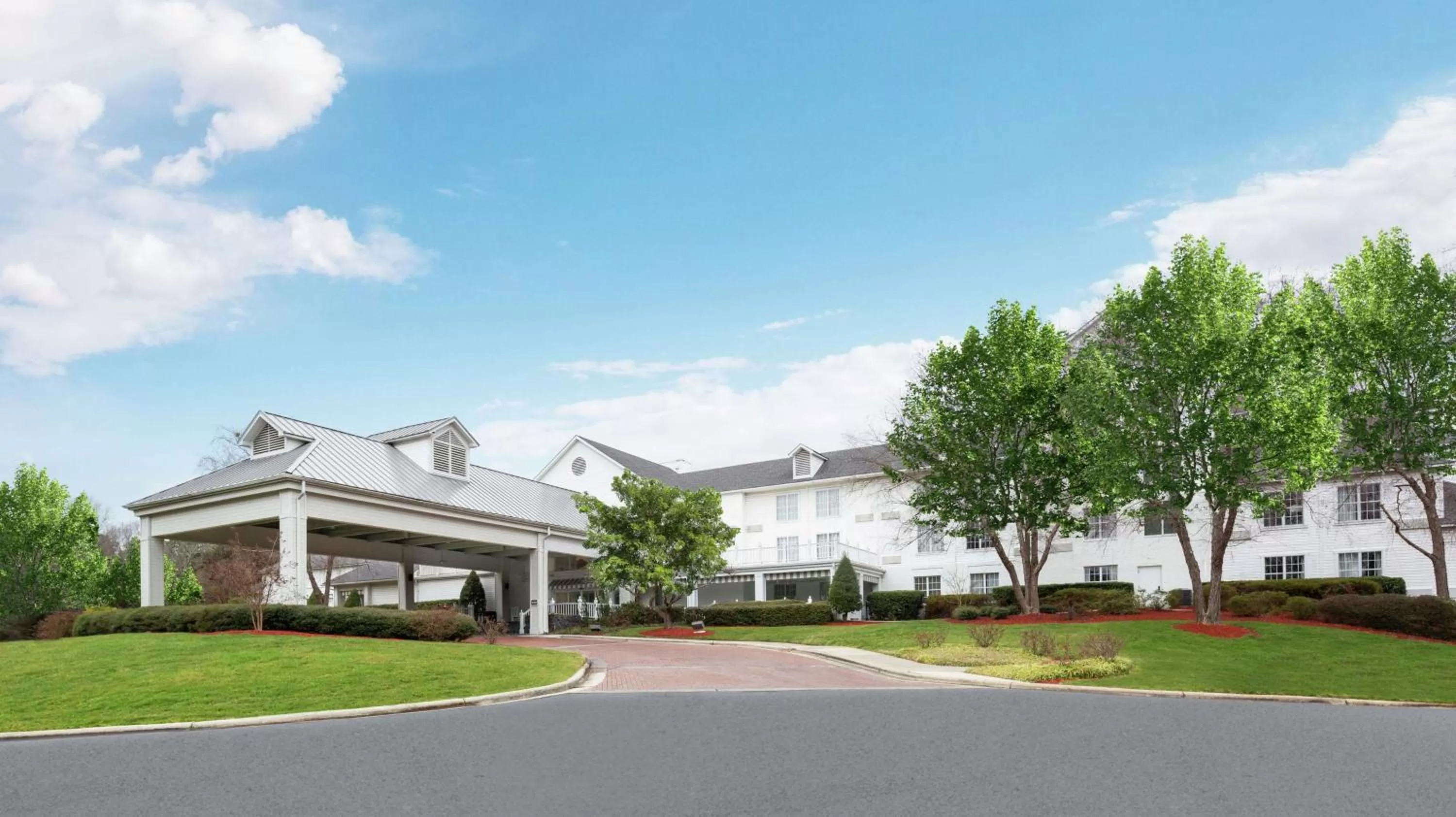 Property building in DoubleTree by Hilton Raleigh Durham Airport at Research Triangle Park