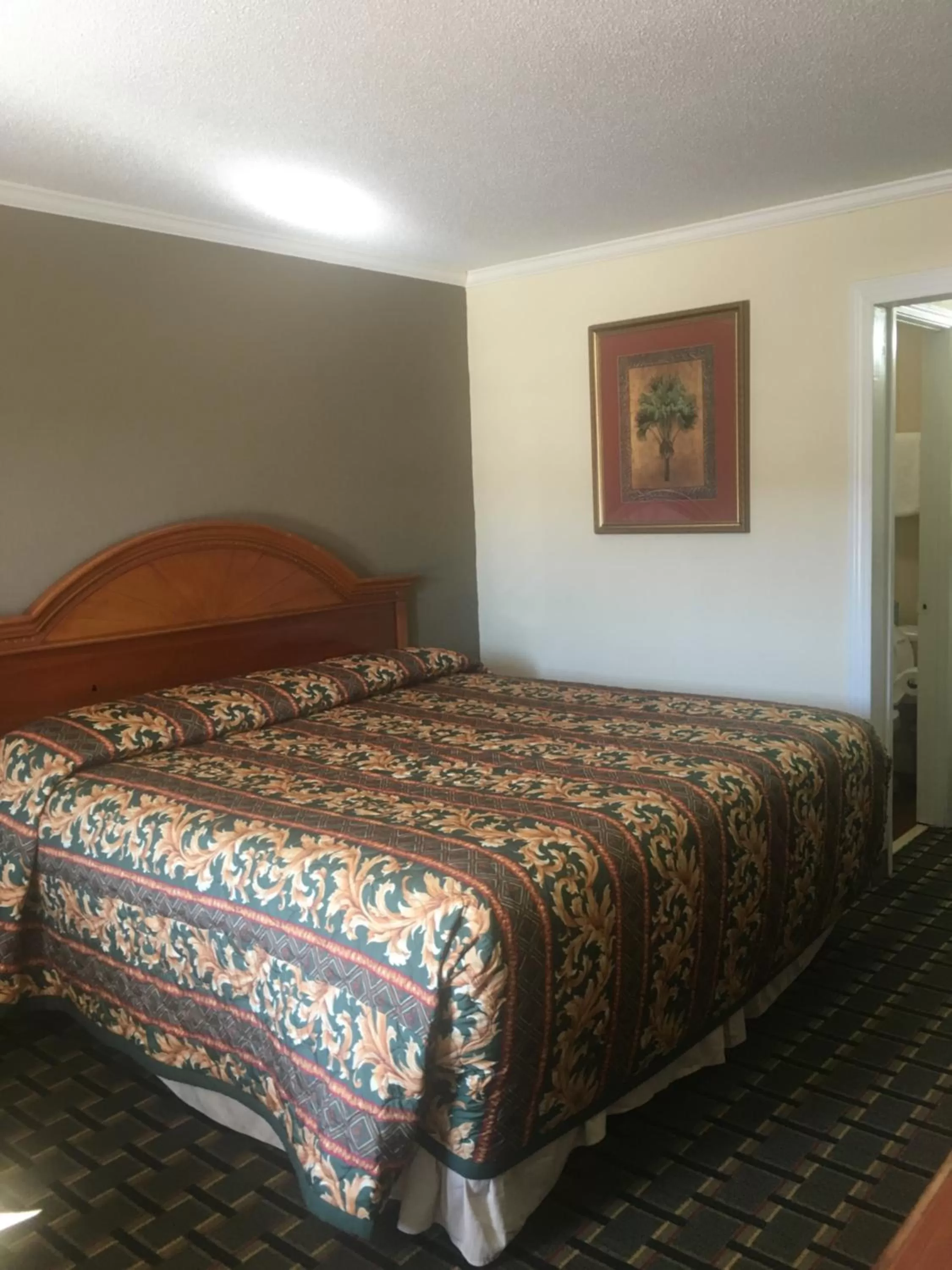 Bed in Travelodge by Wyndham Orangeburg
