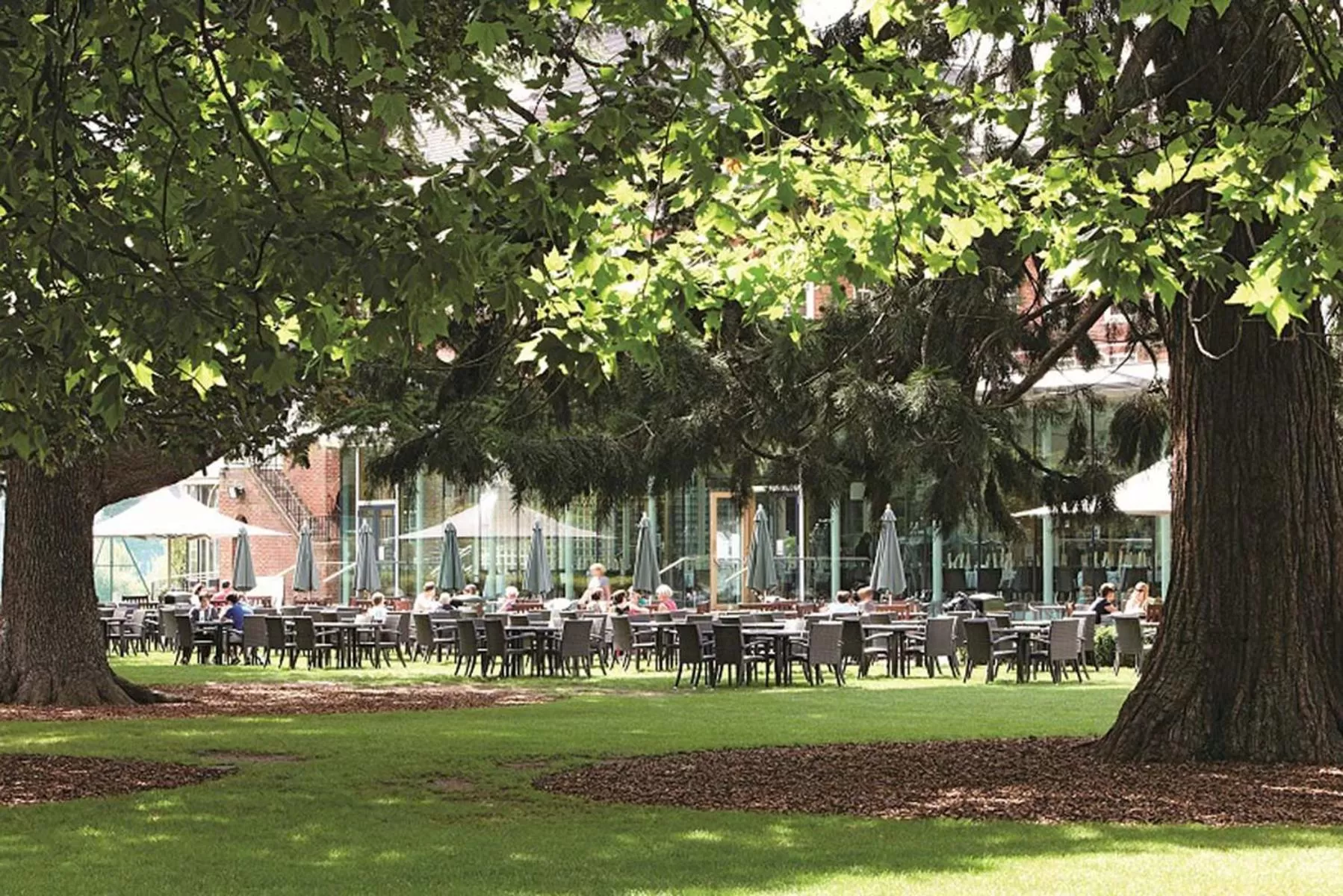 Restaurant/places to eat in The Lensbury Resort