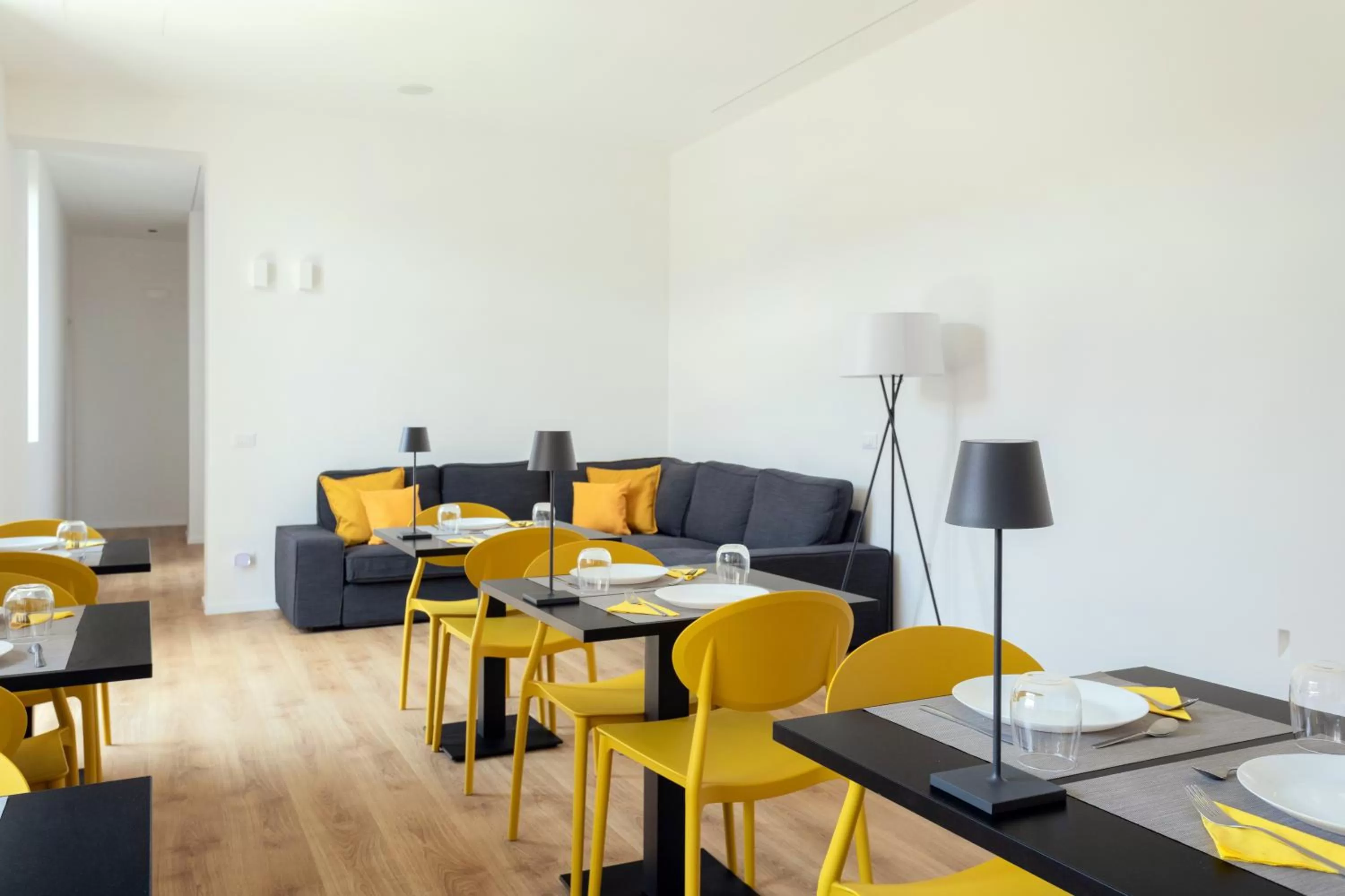 Communal lounge/ TV room, Seating Area in Mori's b&b