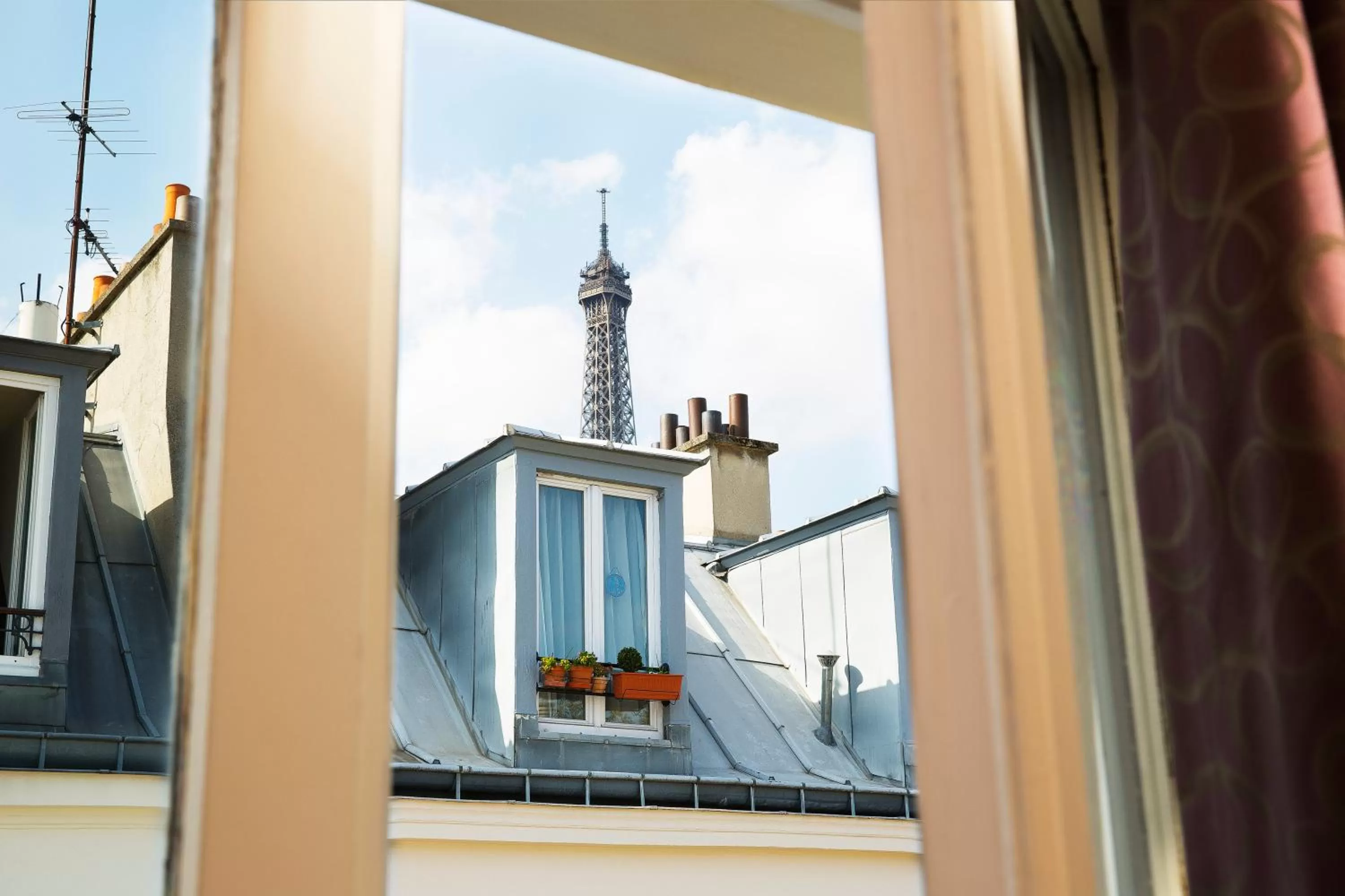 Nearby landmark in Hôtel de la Tour Eiffel