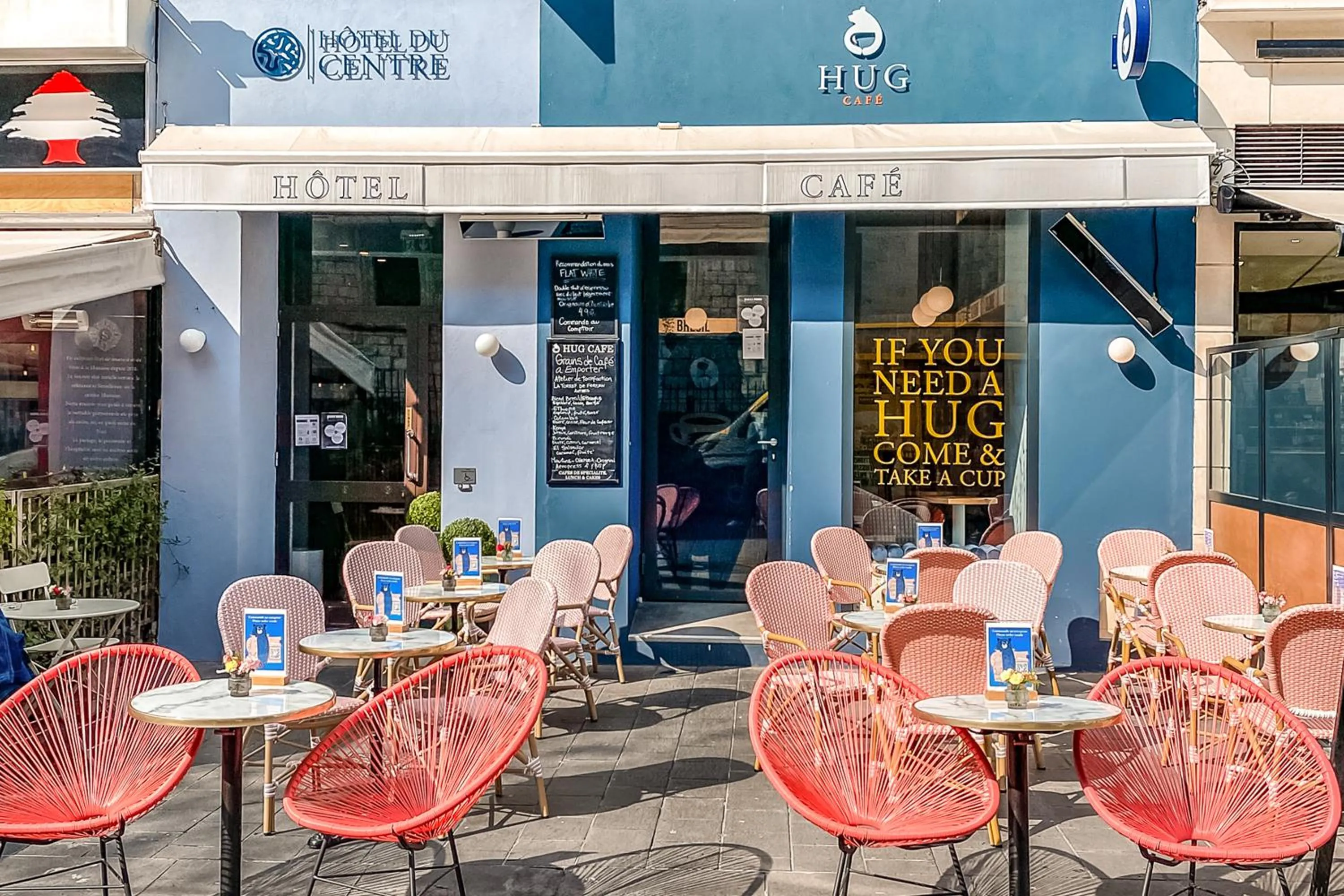 Patio in Hôtel Du Centre, un hôtel AMMI