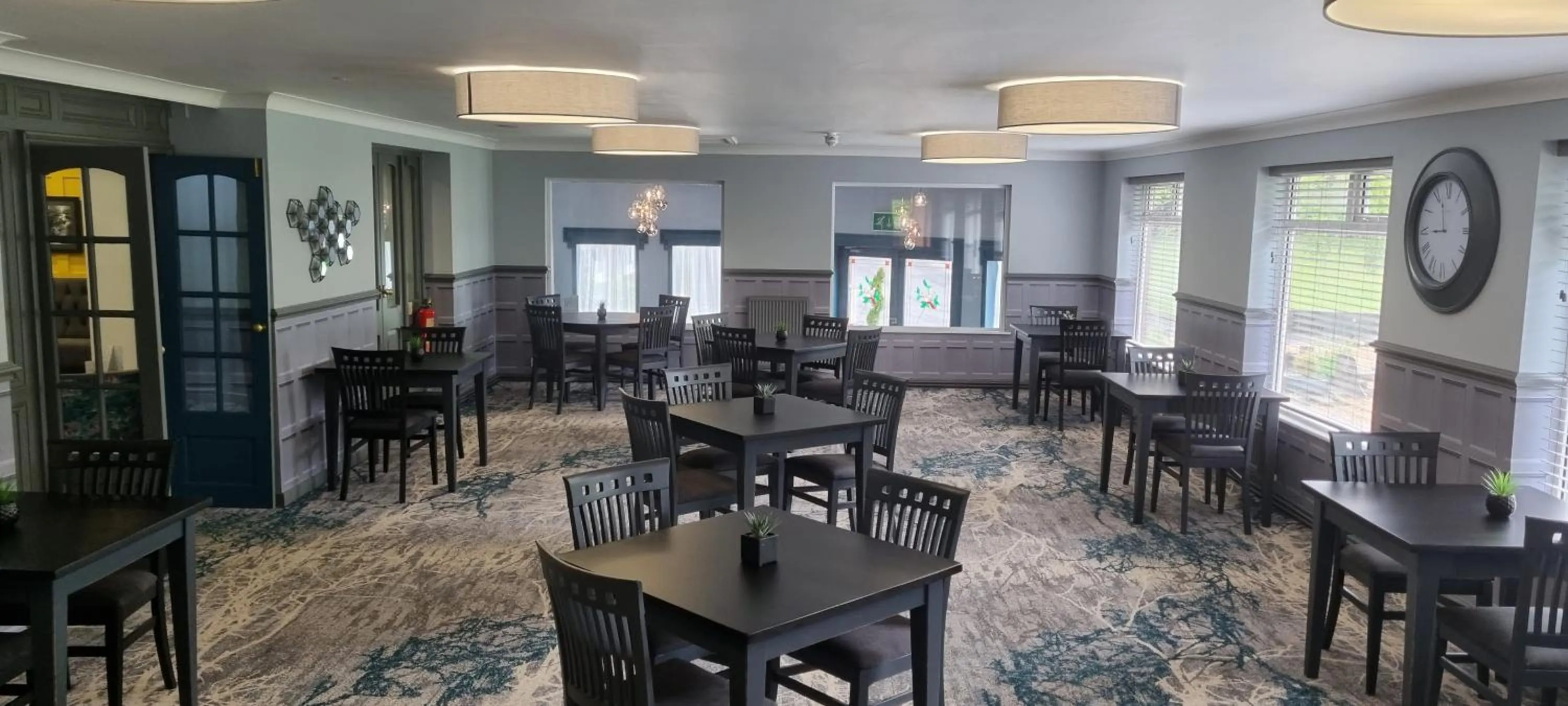 Restaurant/places to eat in Birch Hotel