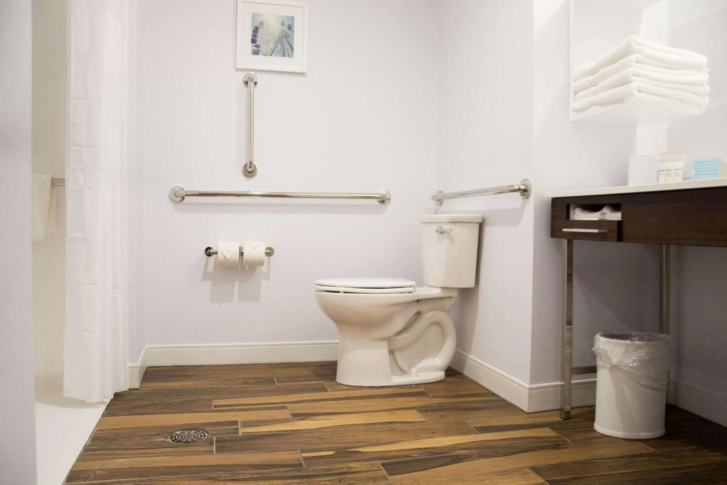 Bathroom in Hampton Inn & Suites Warrington Horsham