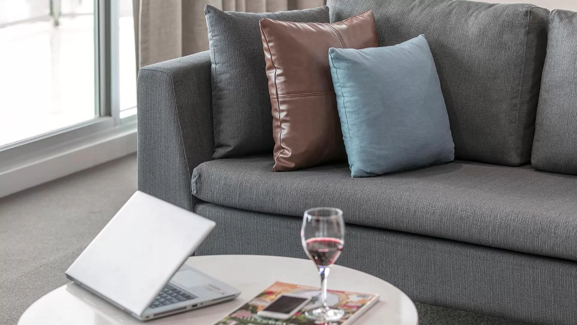 Living room in Oaks Adelaide Embassy Suites