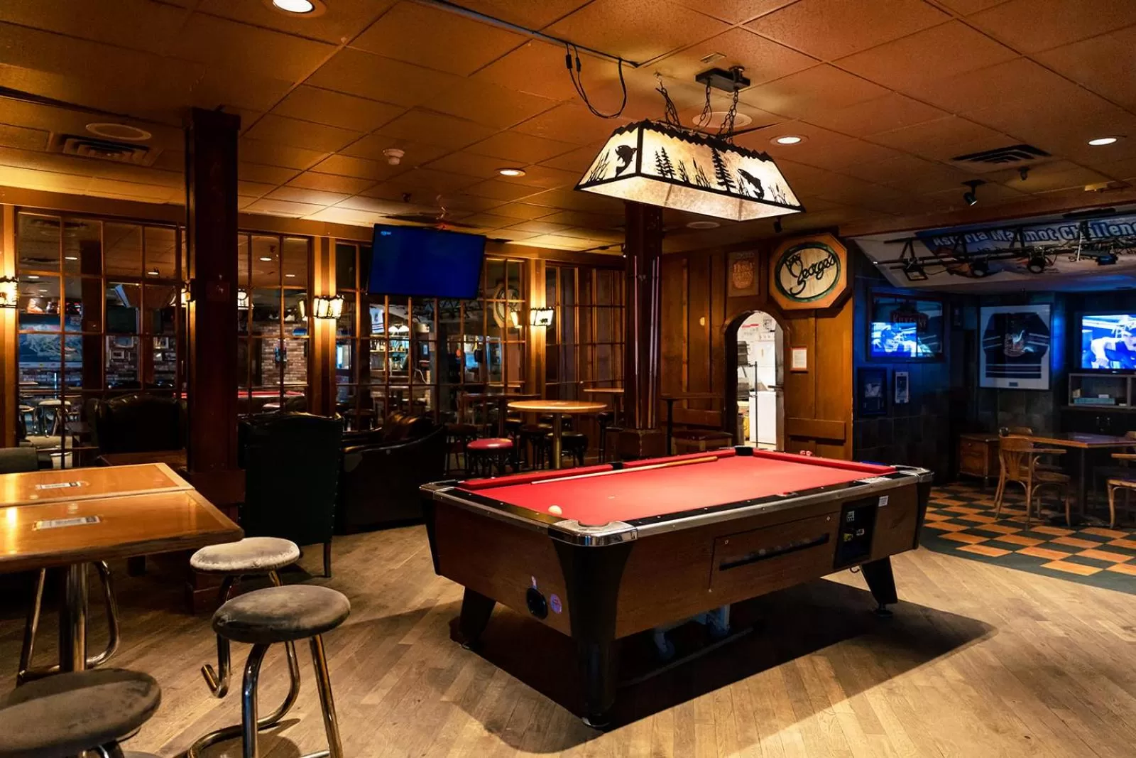 Restaurant/places to eat in Astoria Hotel