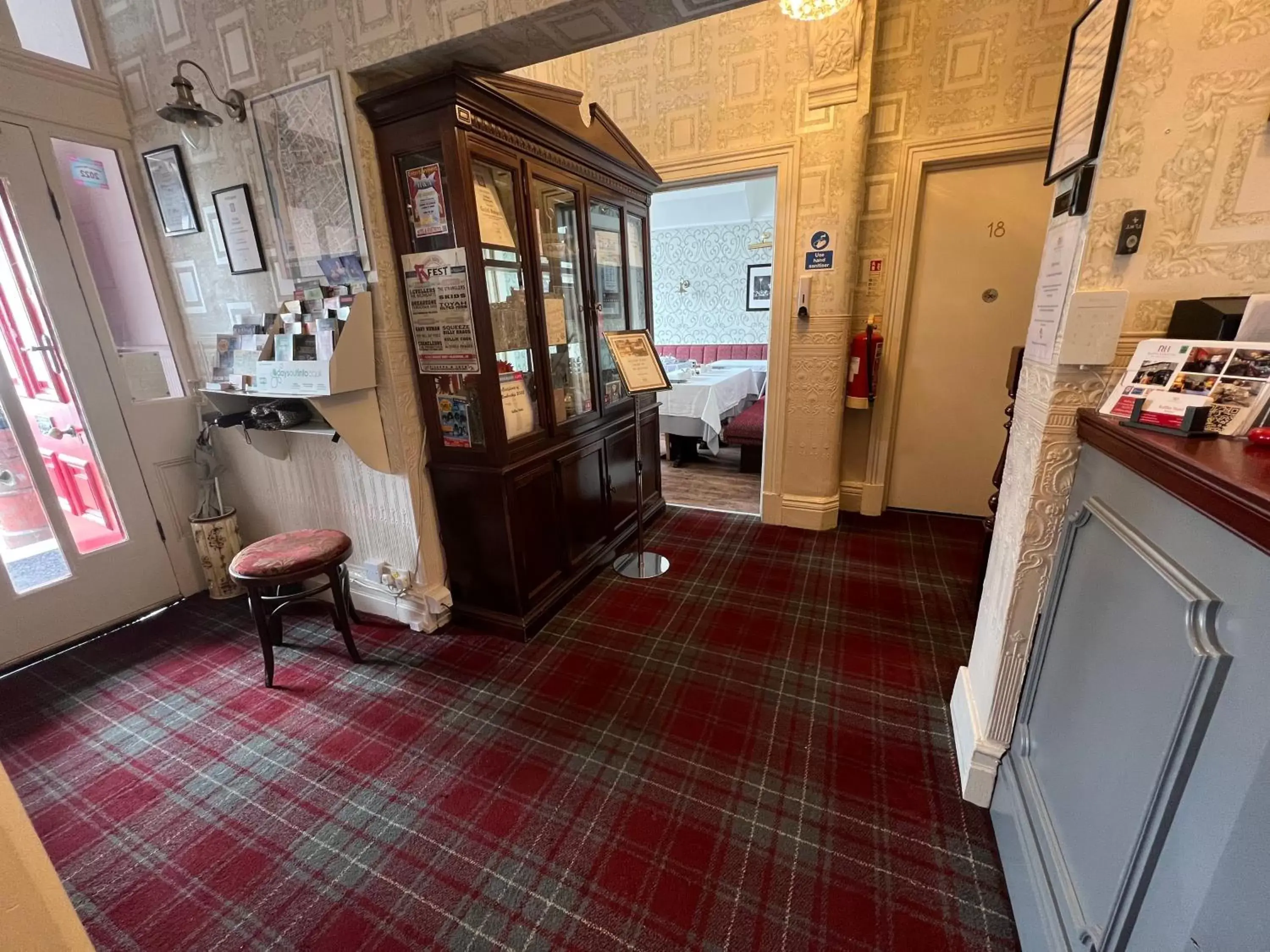 Twin Room with Shower in Raffles Hotel Twin Room with Shower in Raffles Hotel