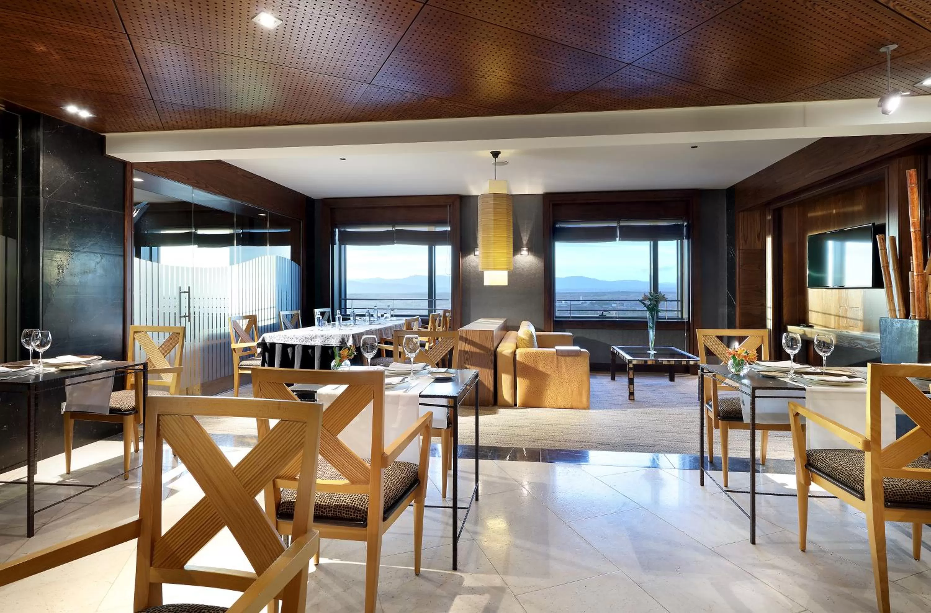 Restaurant/places to eat in Eurostars Suites Mirasierra