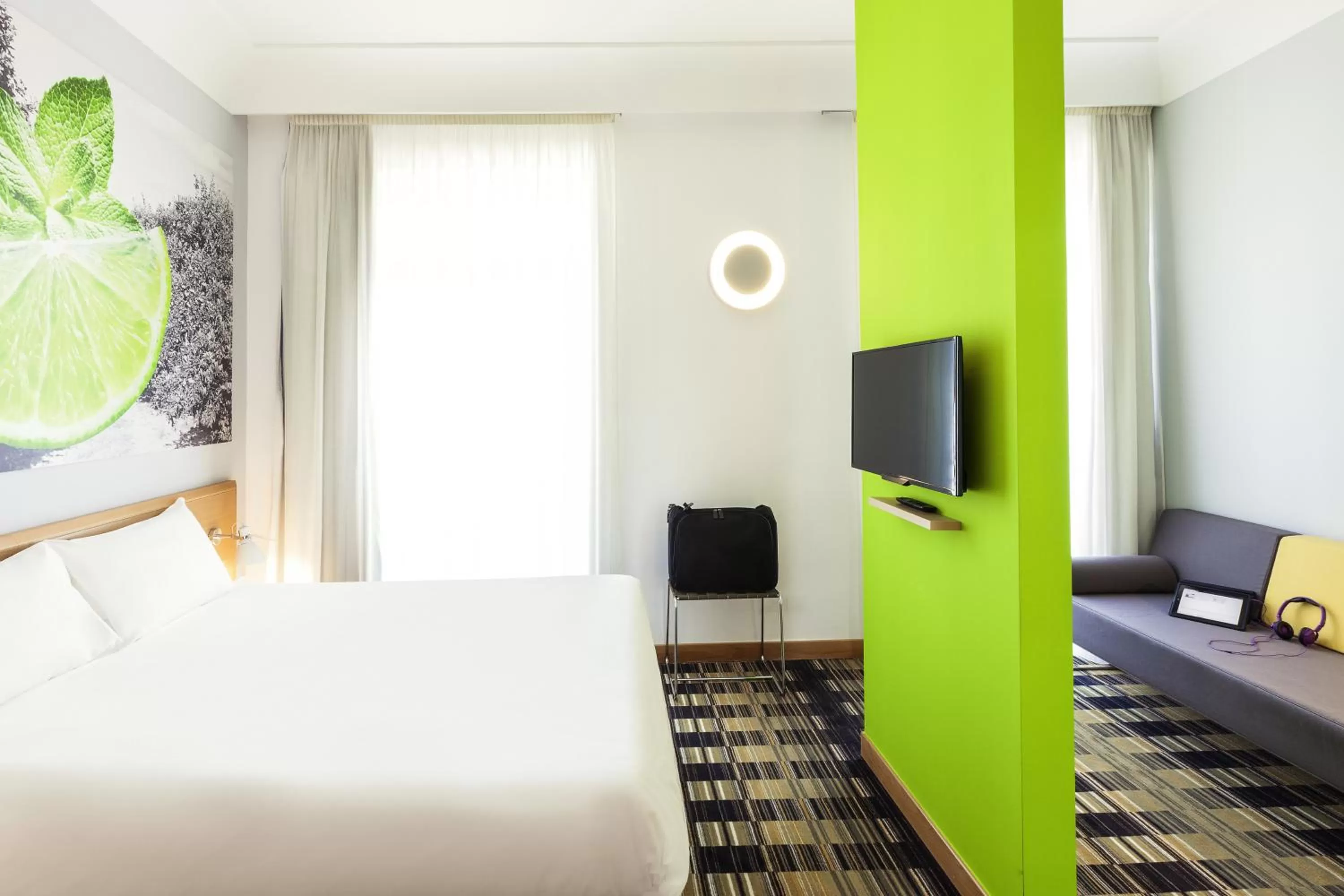 Photo of the whole room, Bed in Ibis Styles Napoli Garibaldi