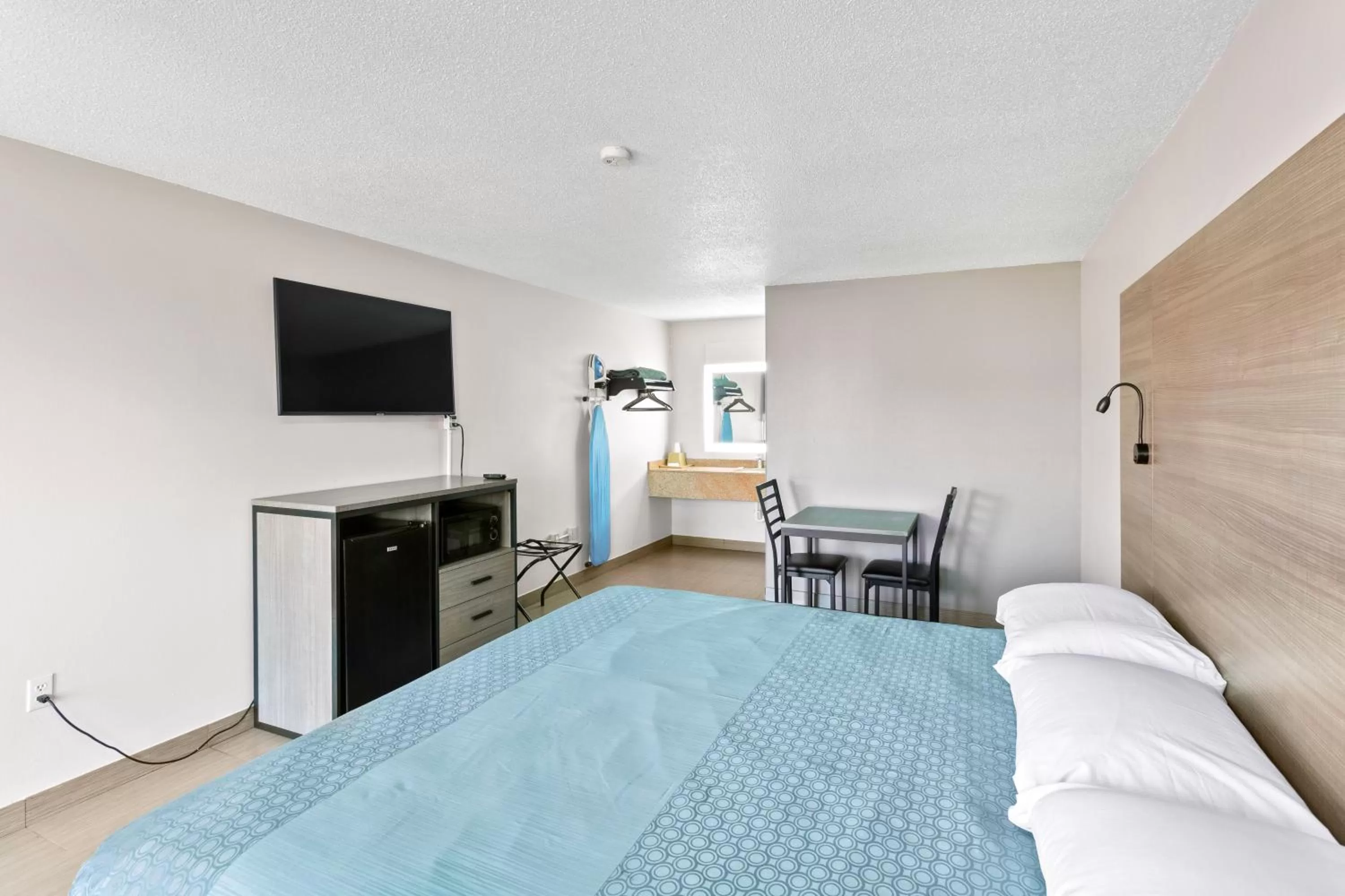 Bedroom, Bed in Siesta Inn McAllen