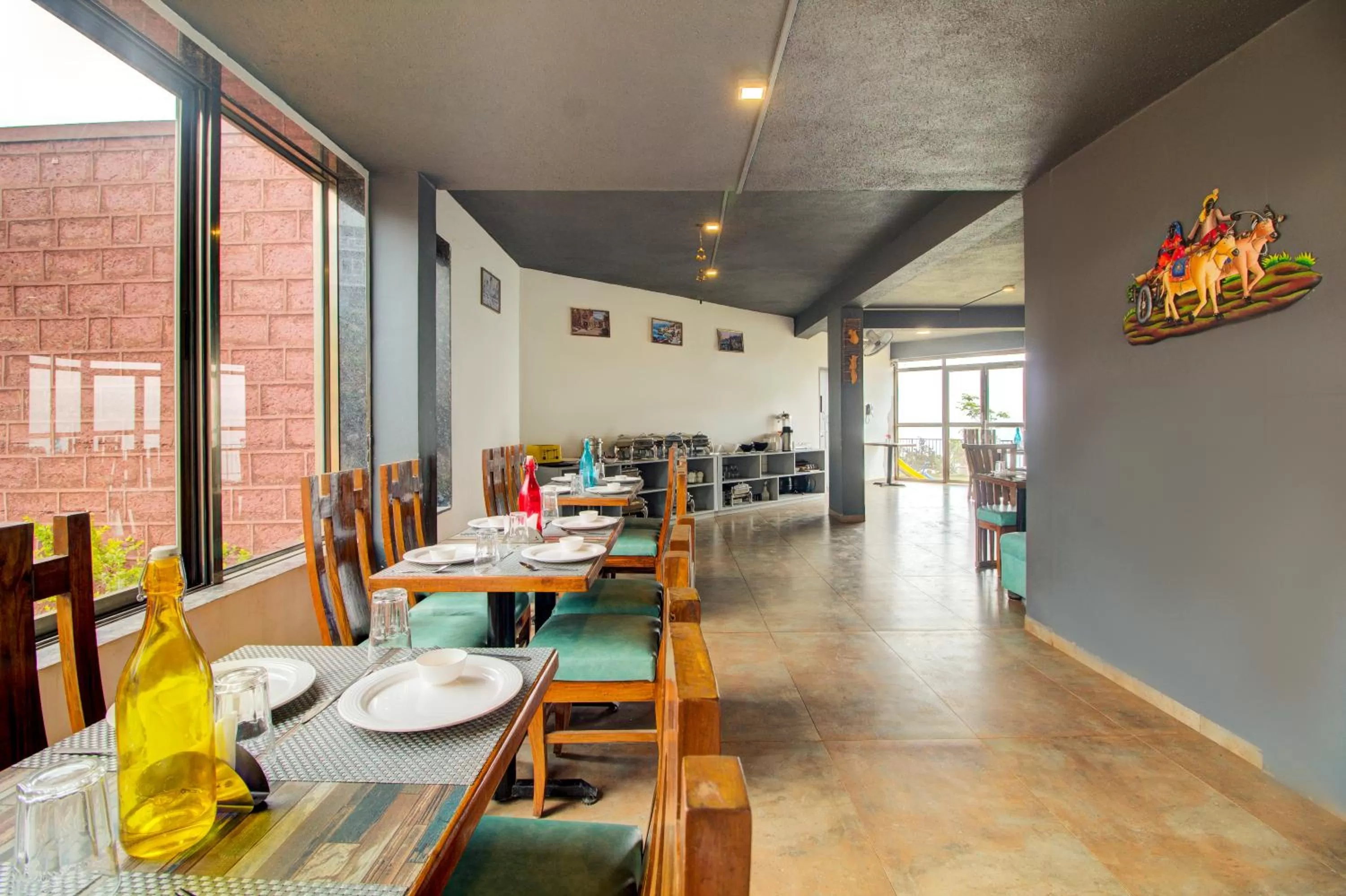 Restaurant/places to eat in Mountain Breeze Resort, Mahabaleshwar