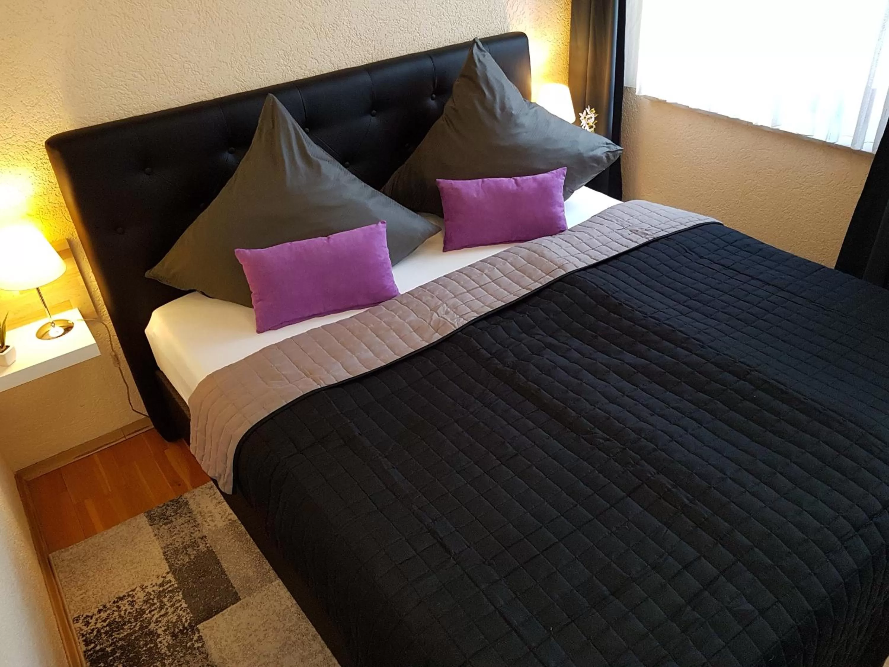 Photo of the whole room, Bed in Hotel Exquisite