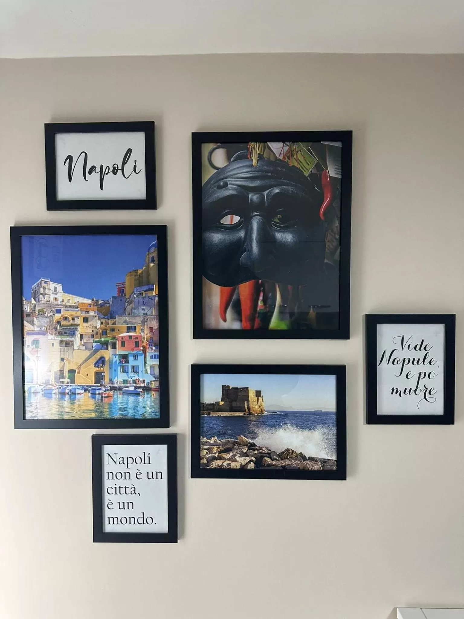 hair dresser, TV/Entertainment Center in Napoli Centro - La Casa Di Sasà