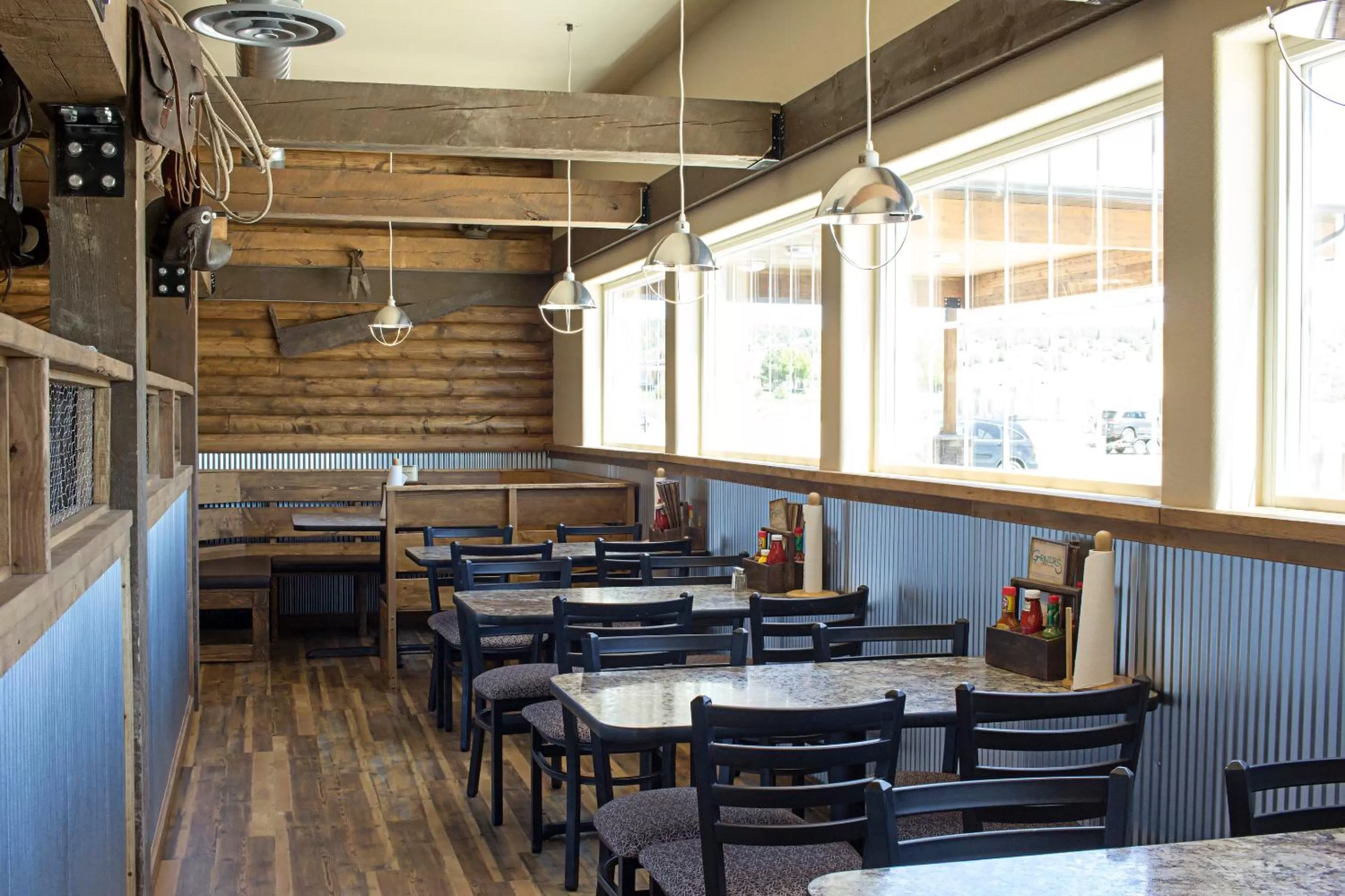 Restaurant/Places to Eat in Newcastle Lodge & Convention Center