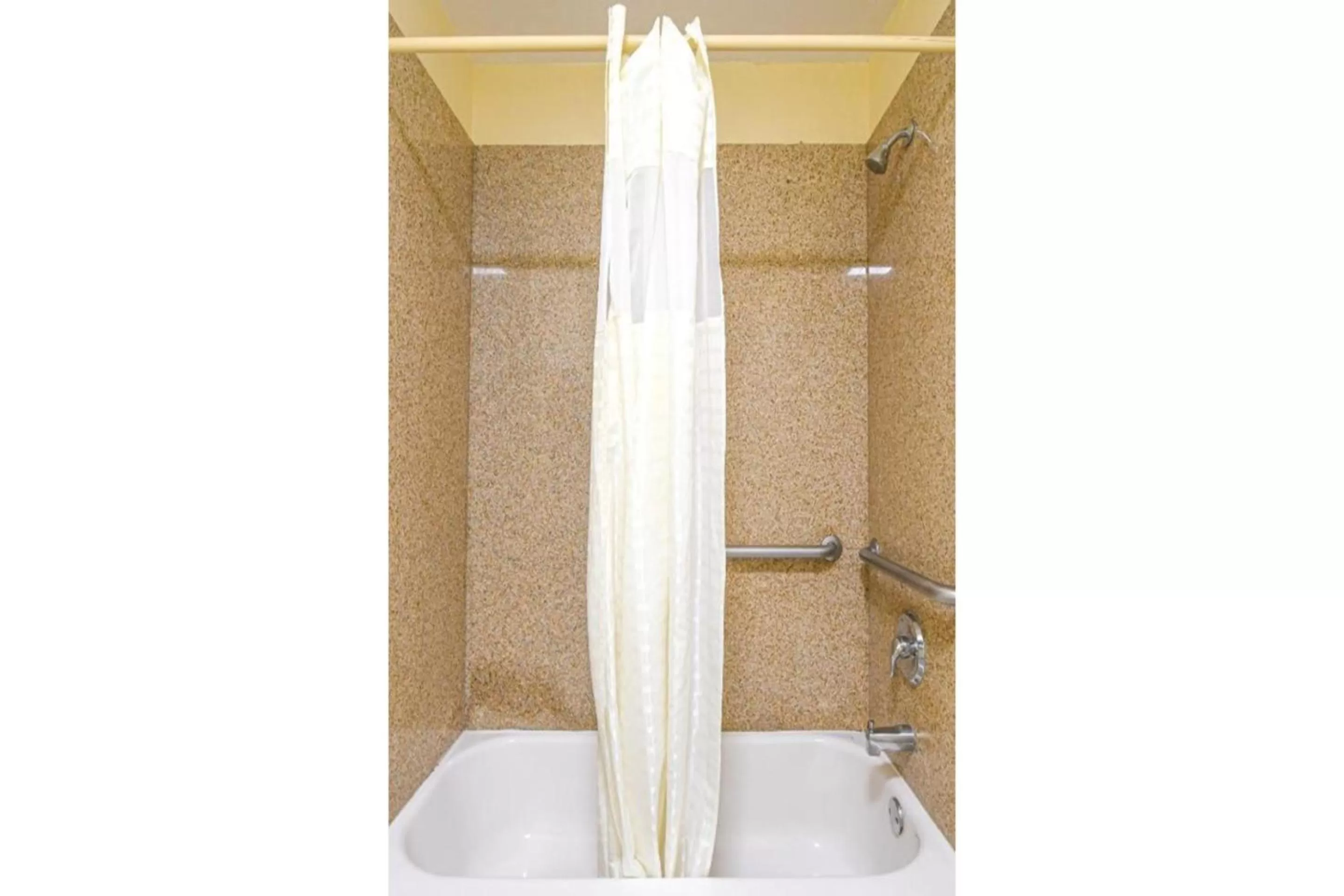 Bathroom, Bed in OYO Hotel Shenandoah Woodlands Mall