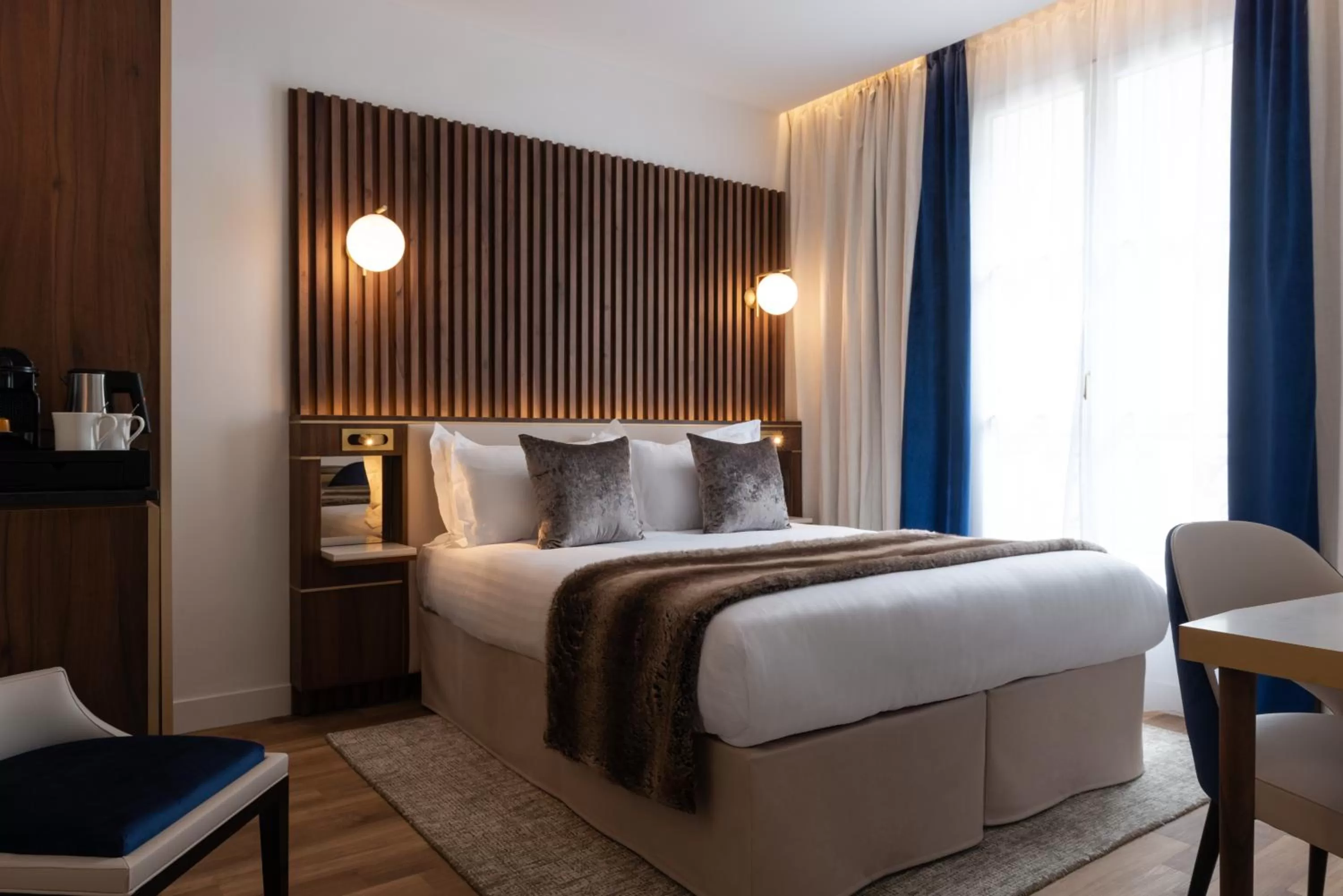 Bedroom, Bed in Lord Byron