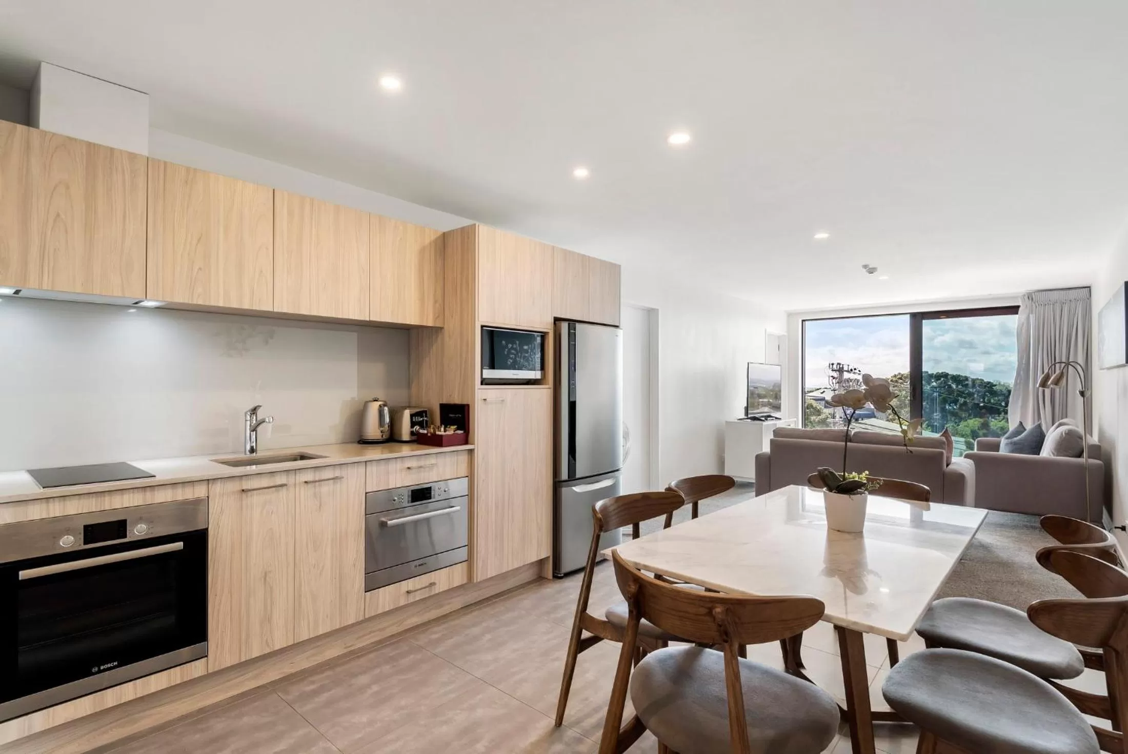 Kitchen or kitchenette in FERNZ Motel & Apartments Birkenhead