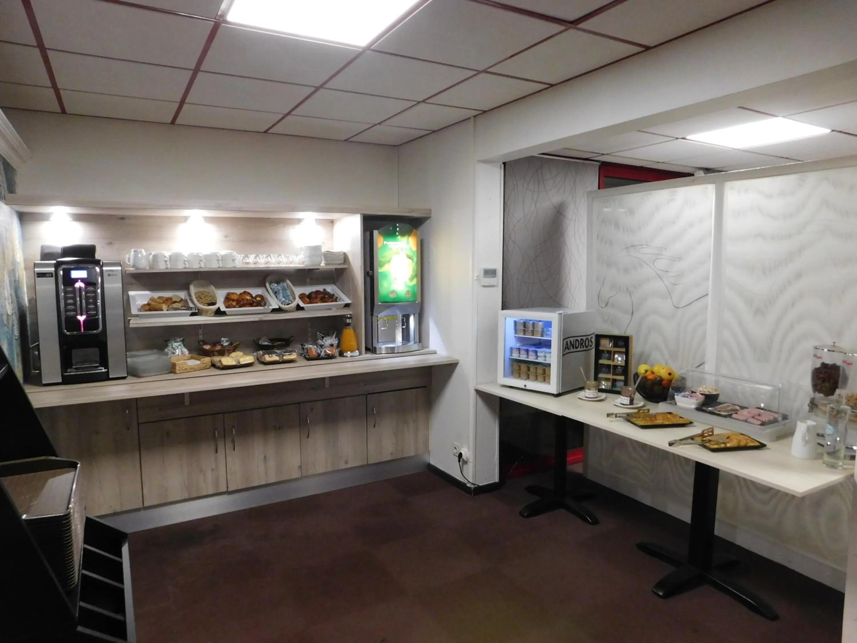 Property building, Restaurant/Places to Eat in The Originals Access, Hotel Aries, Argentan (Inter-Hotel)