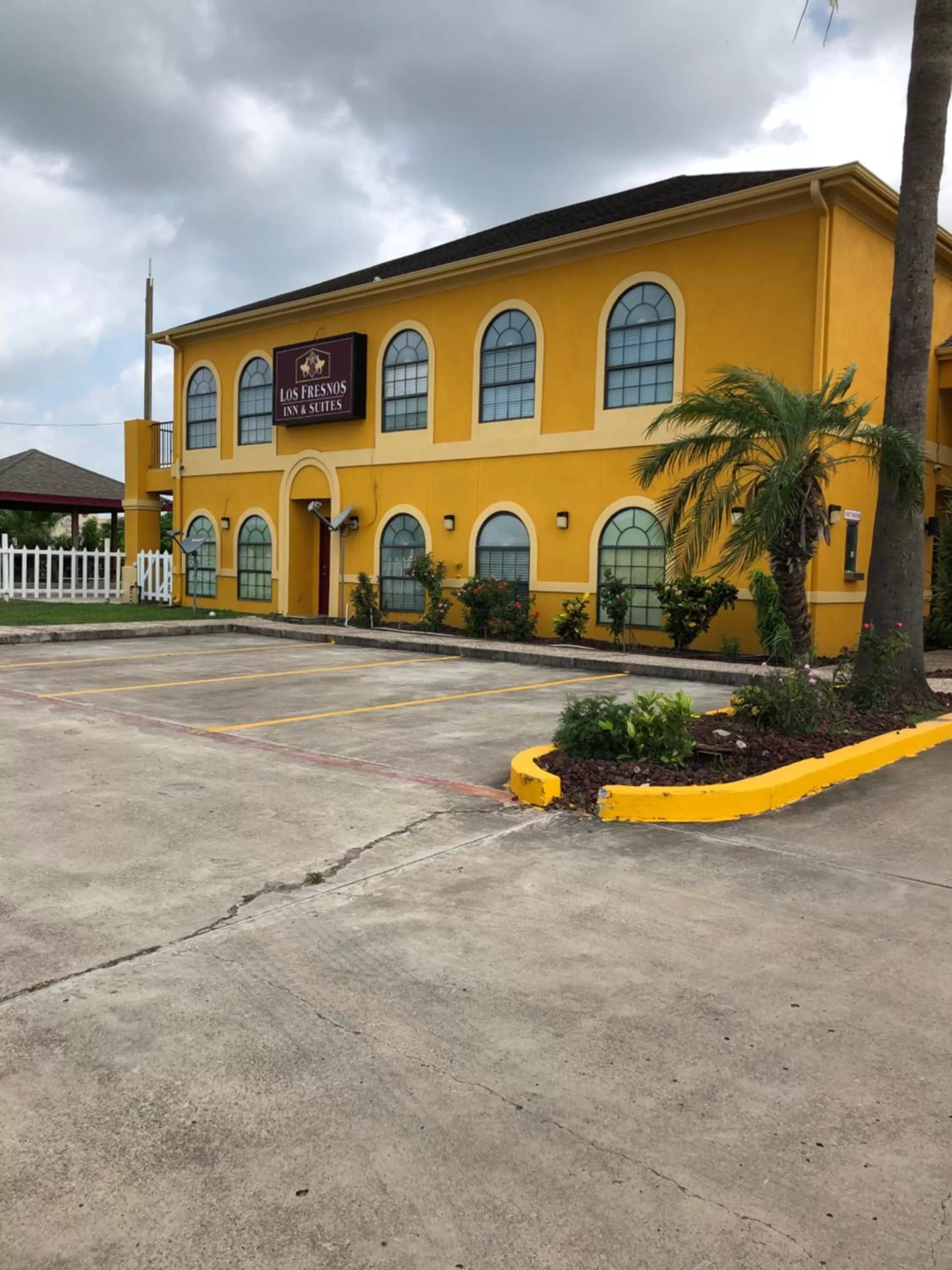 Los Fresnos Inn and Suites
