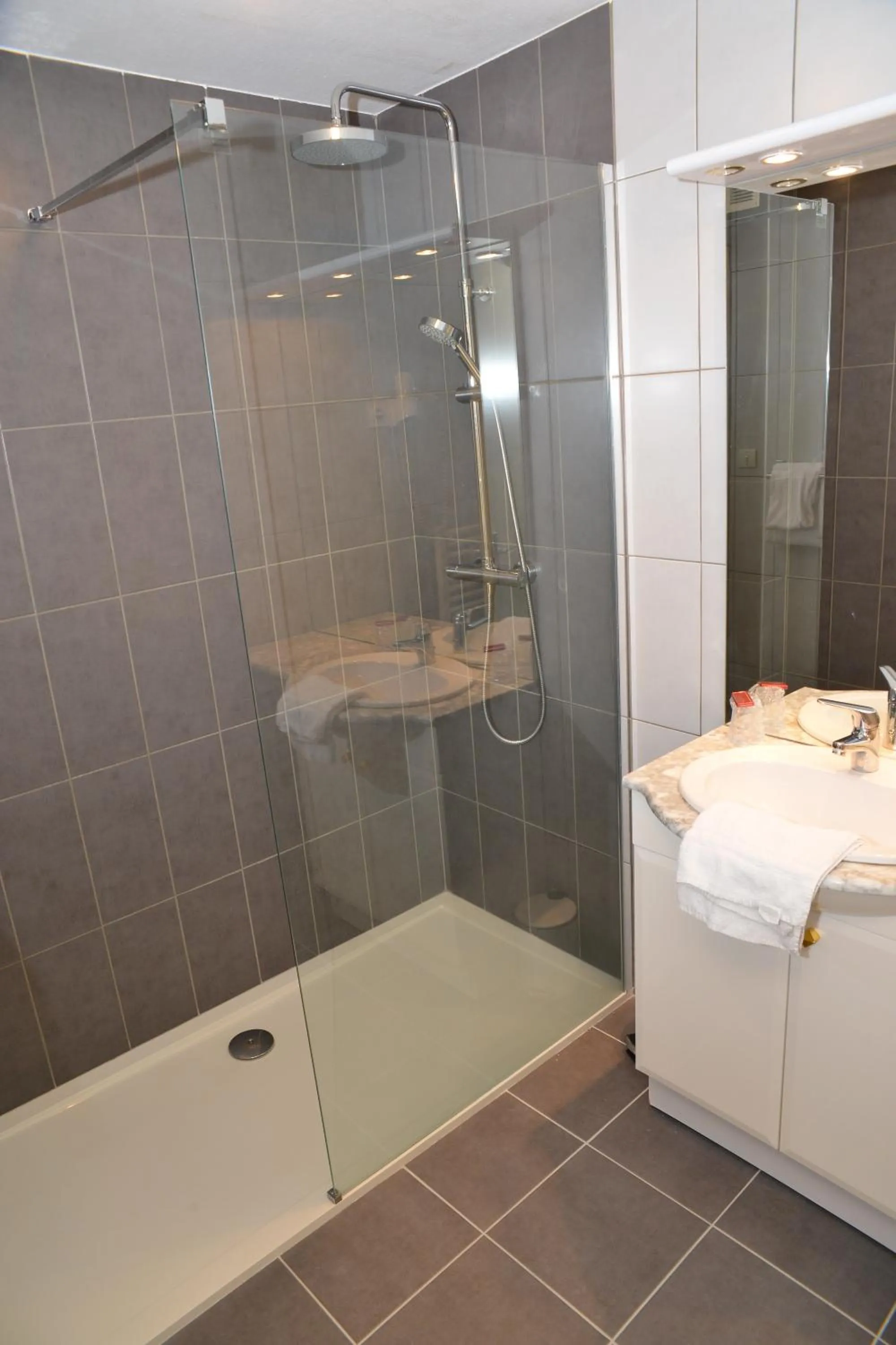 Bathroom in Hôtel Le Square