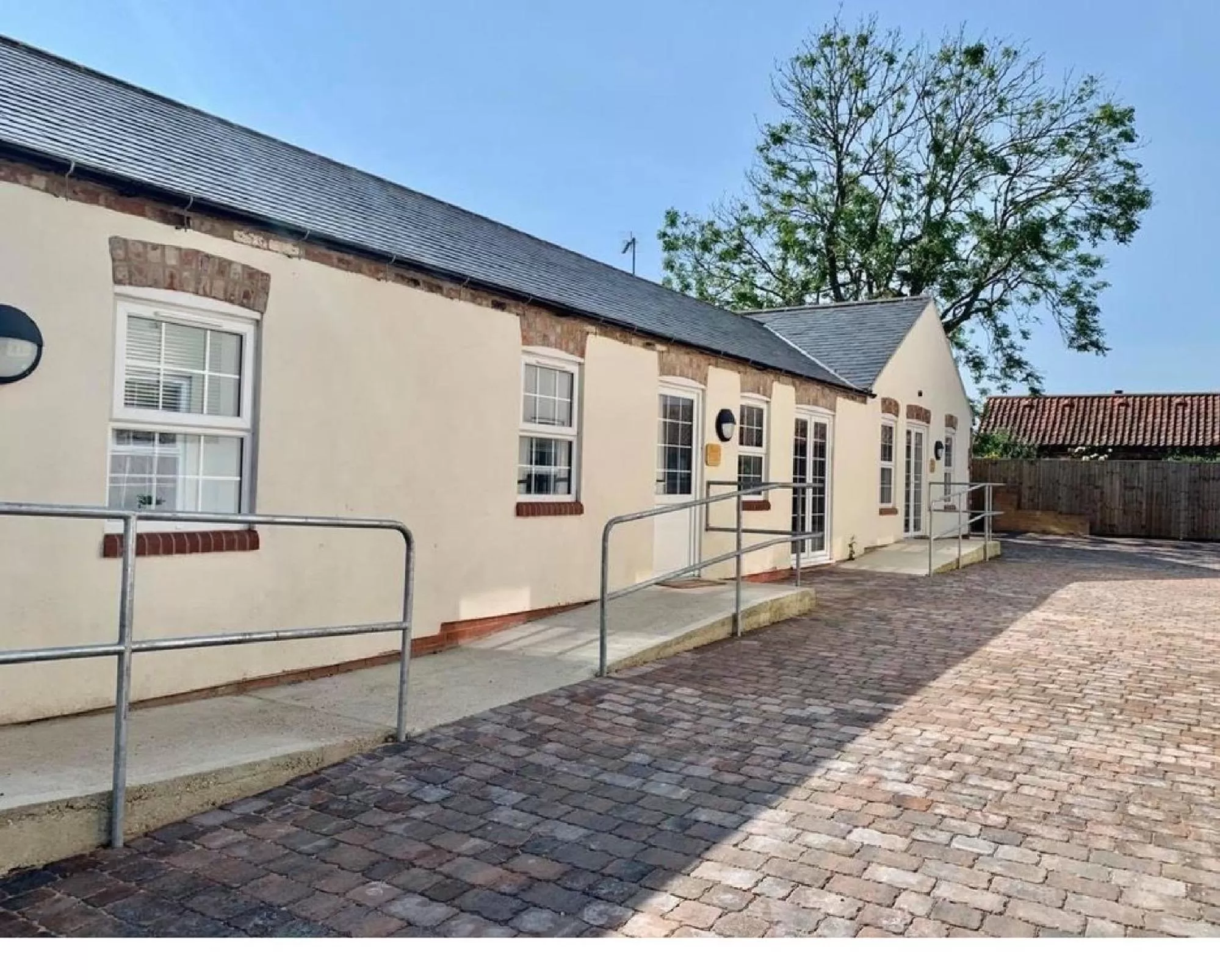 One-Bedroom Cottage in Royal Oak