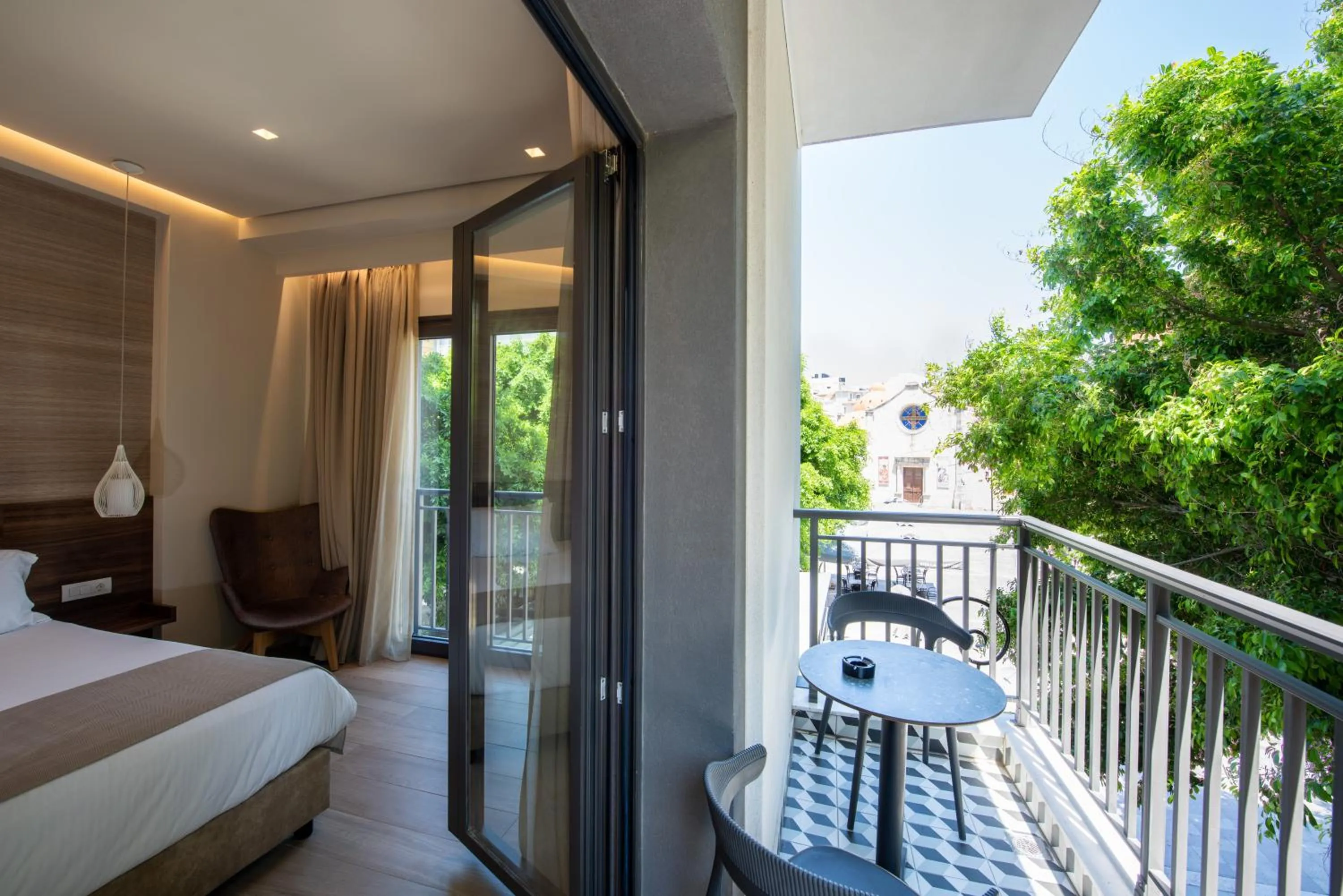 View (from property/room), Bed in Metropole Urban Hotel