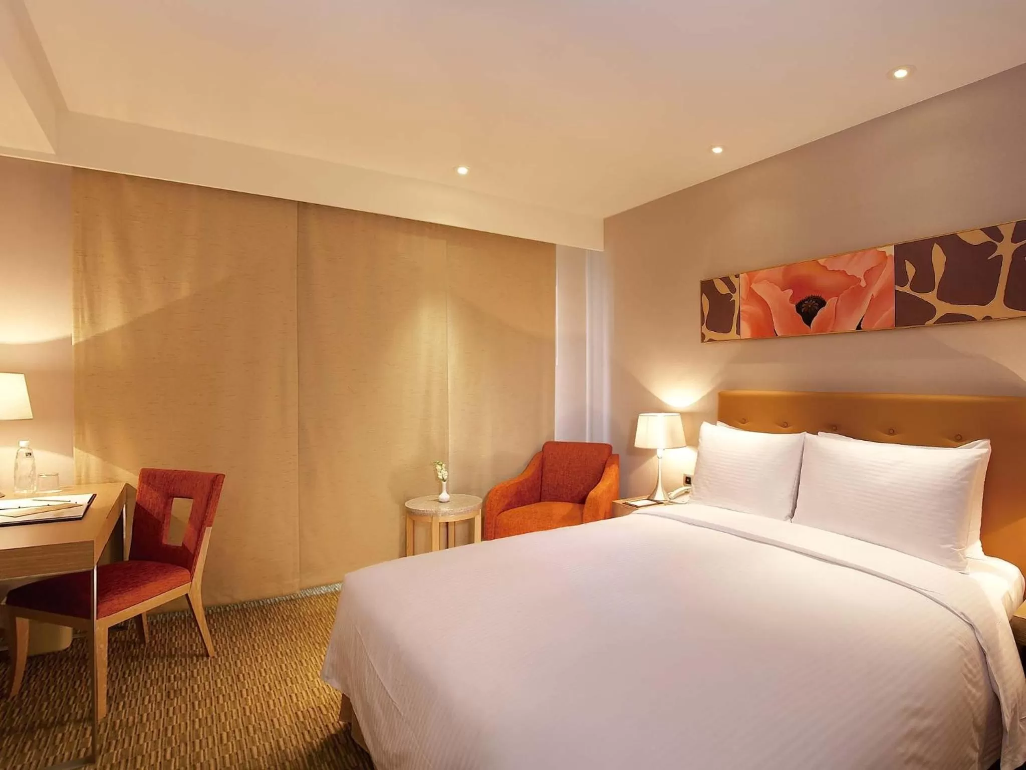 Photo of the whole room, Bed in Classic City Resort