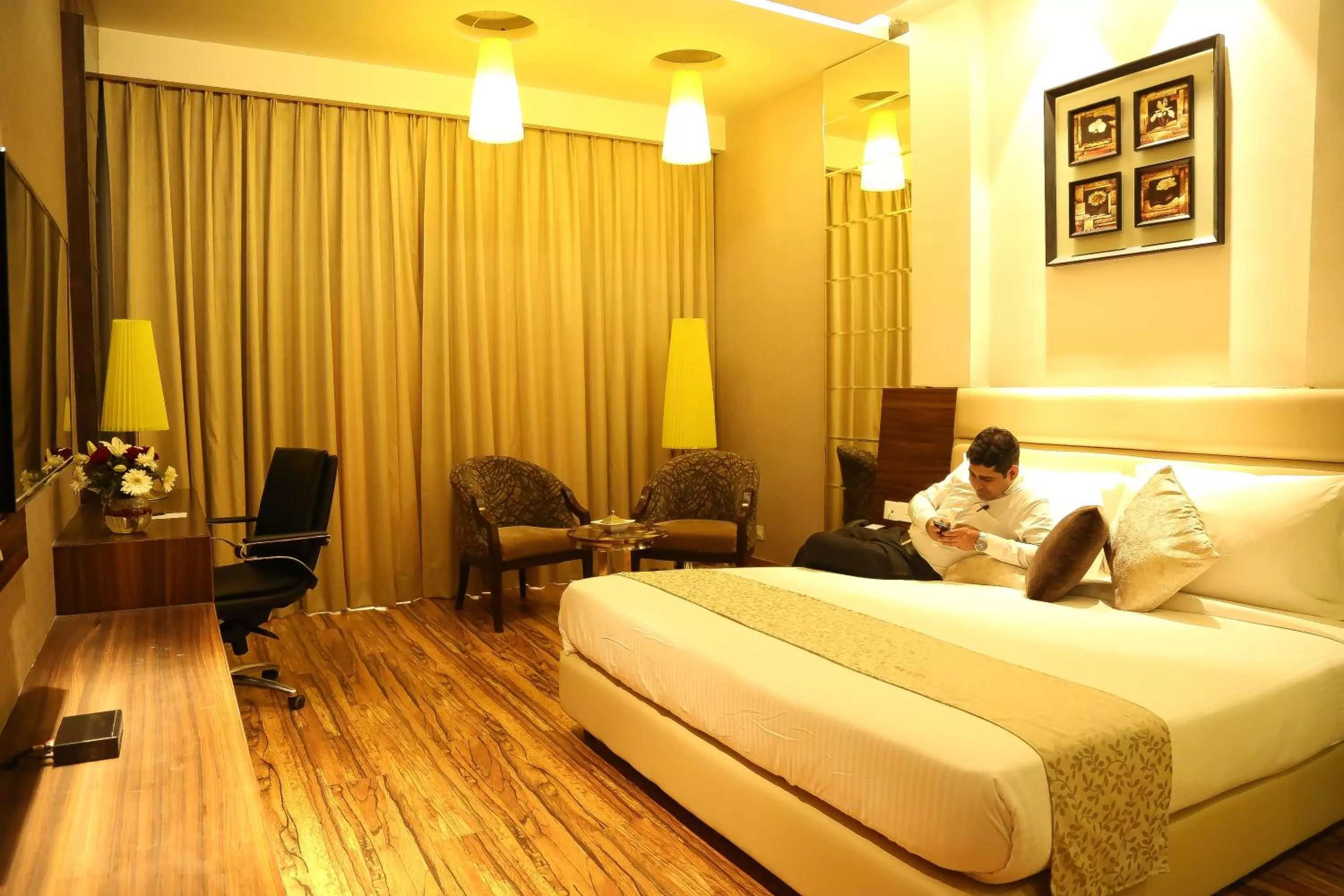 Photo of the whole room, Bed in The Vivaan Hotel & Resorts Karnal
