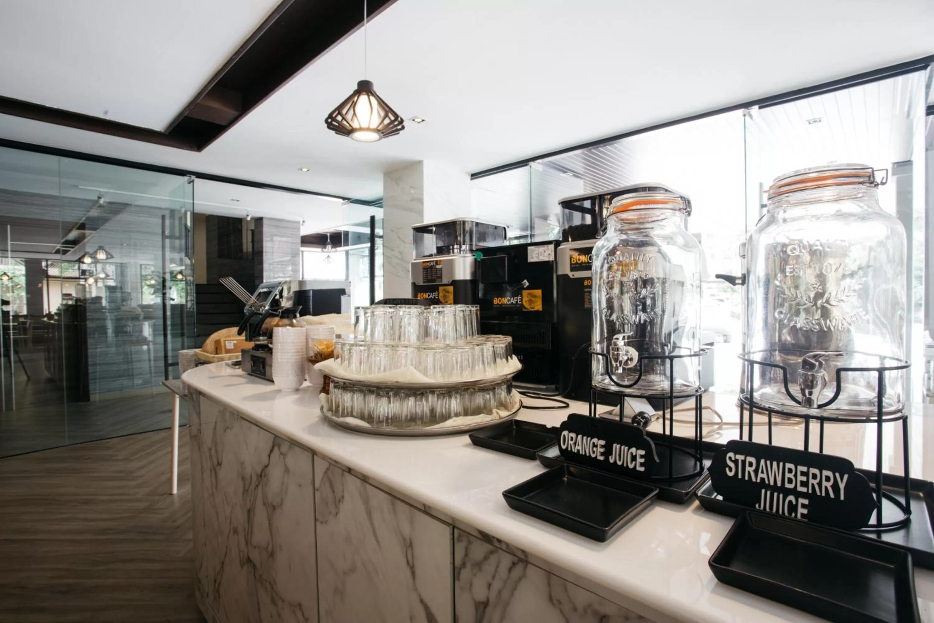 Food and drinks in Diamond Park Inn Chiangrai & Resort