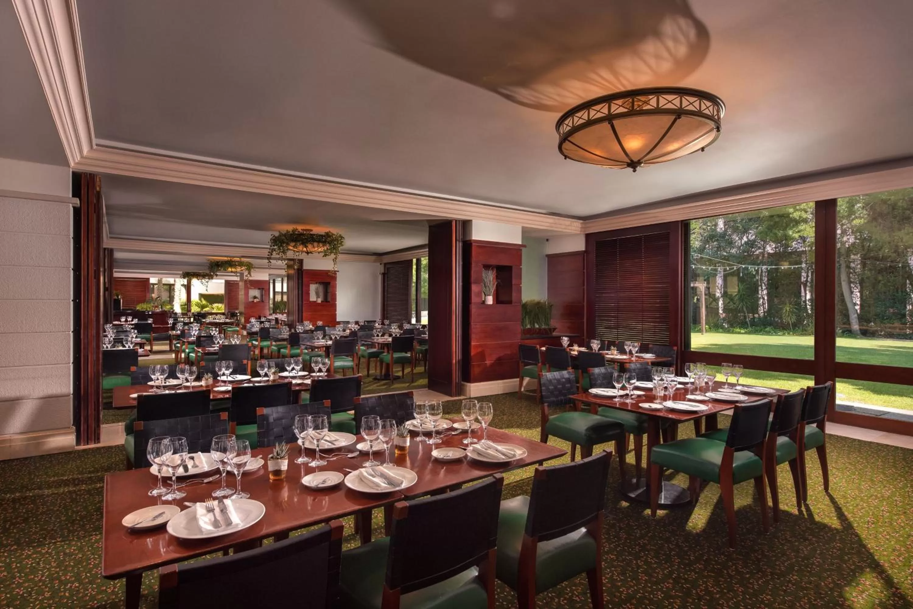 Restaurant/places to eat in Lisbon Marriott Hotel