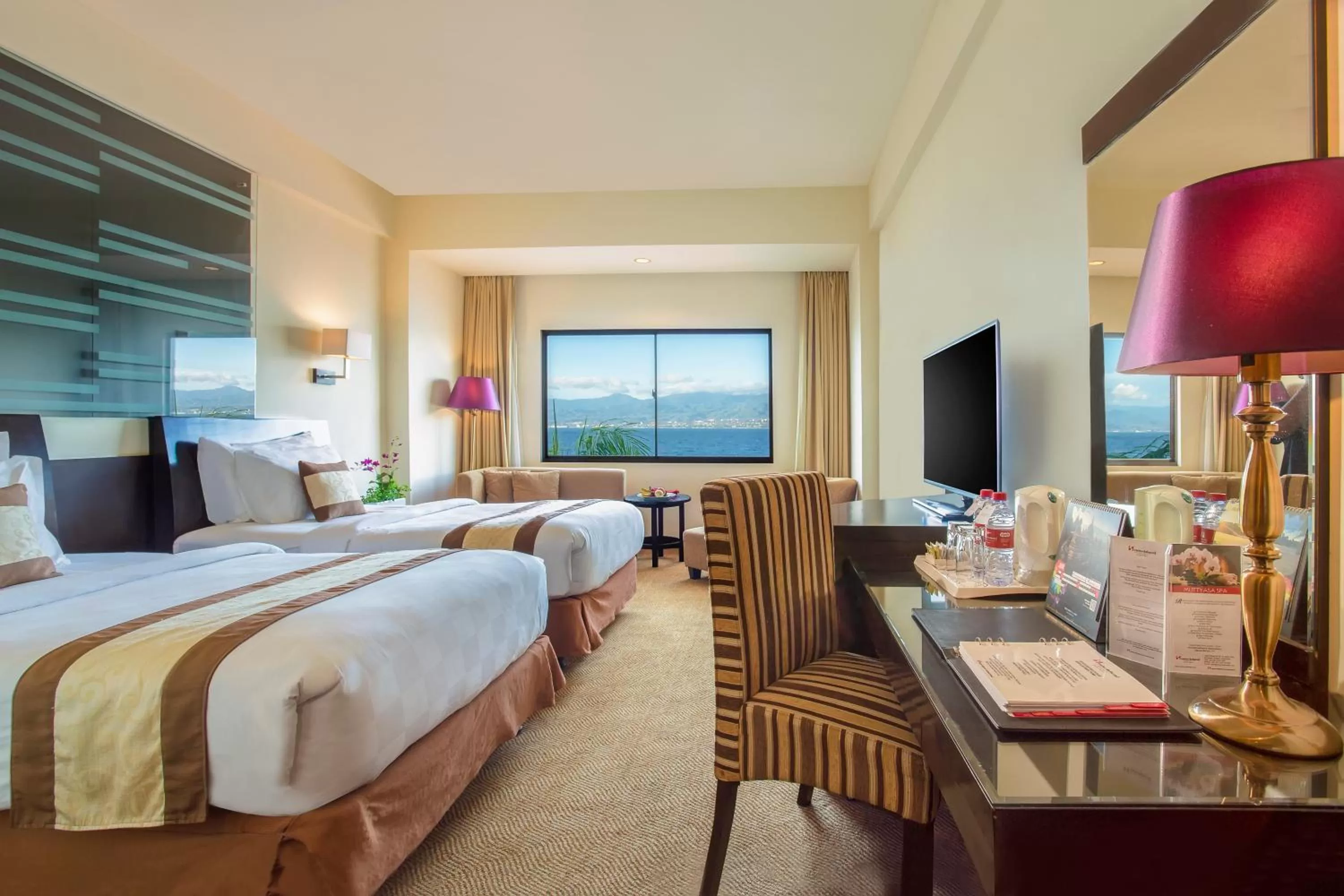 Bedroom, Bed in Swiss-Belhotel Silae Palu