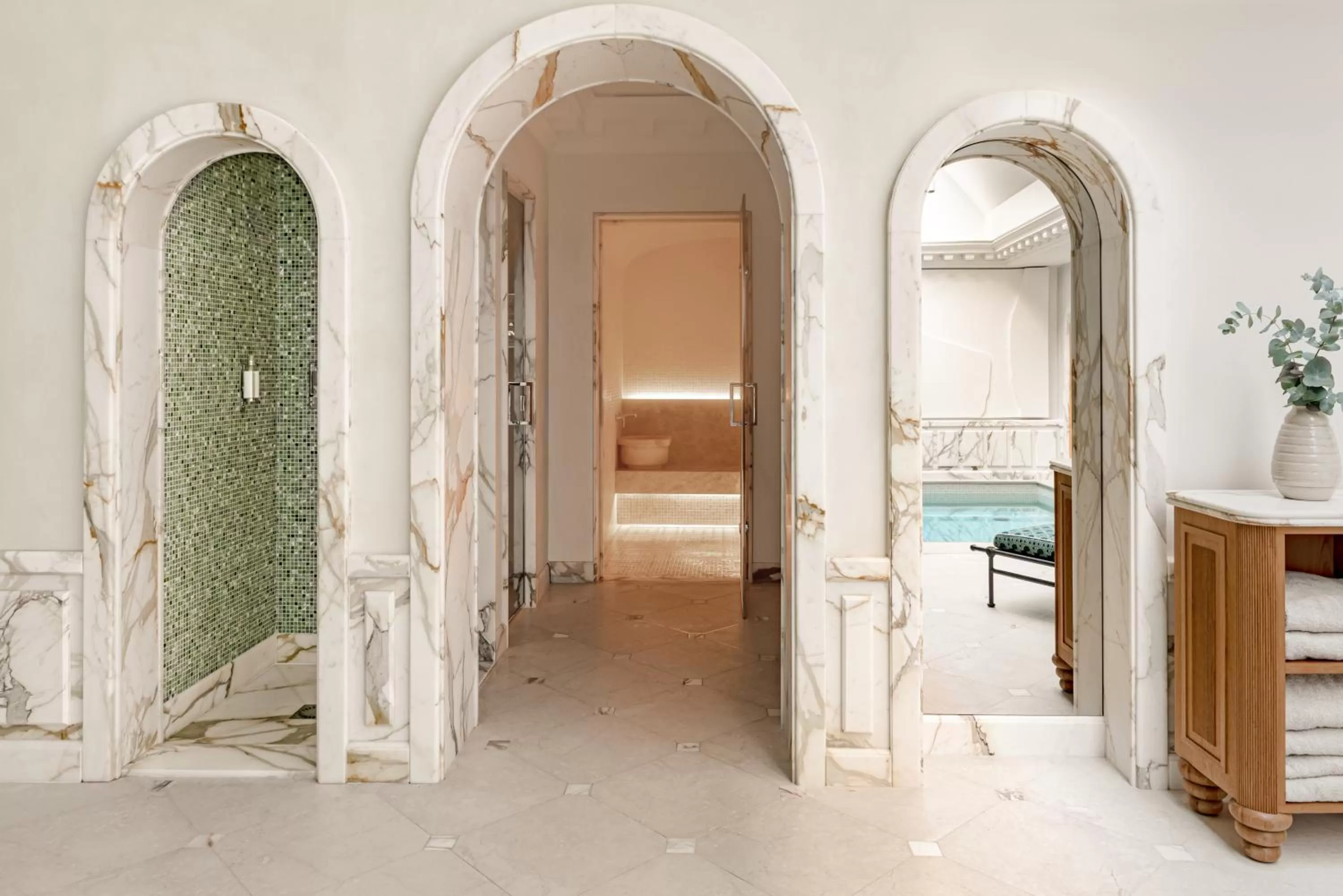 Swimming pool in Saint James Paris