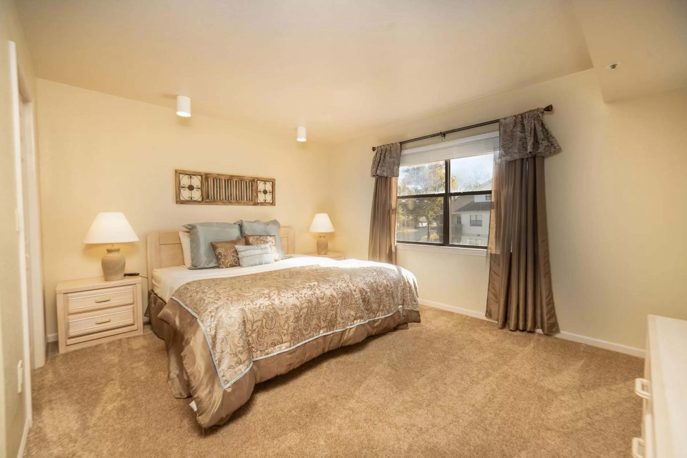 Bed in Pointe Royale Golf Resort