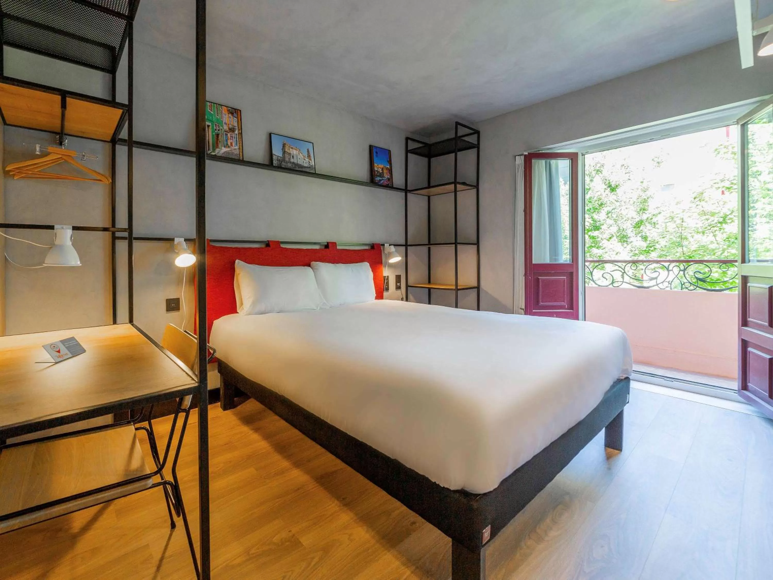 Photo of the whole room, Bed in ibis Porto Centro Mercado Bolhao