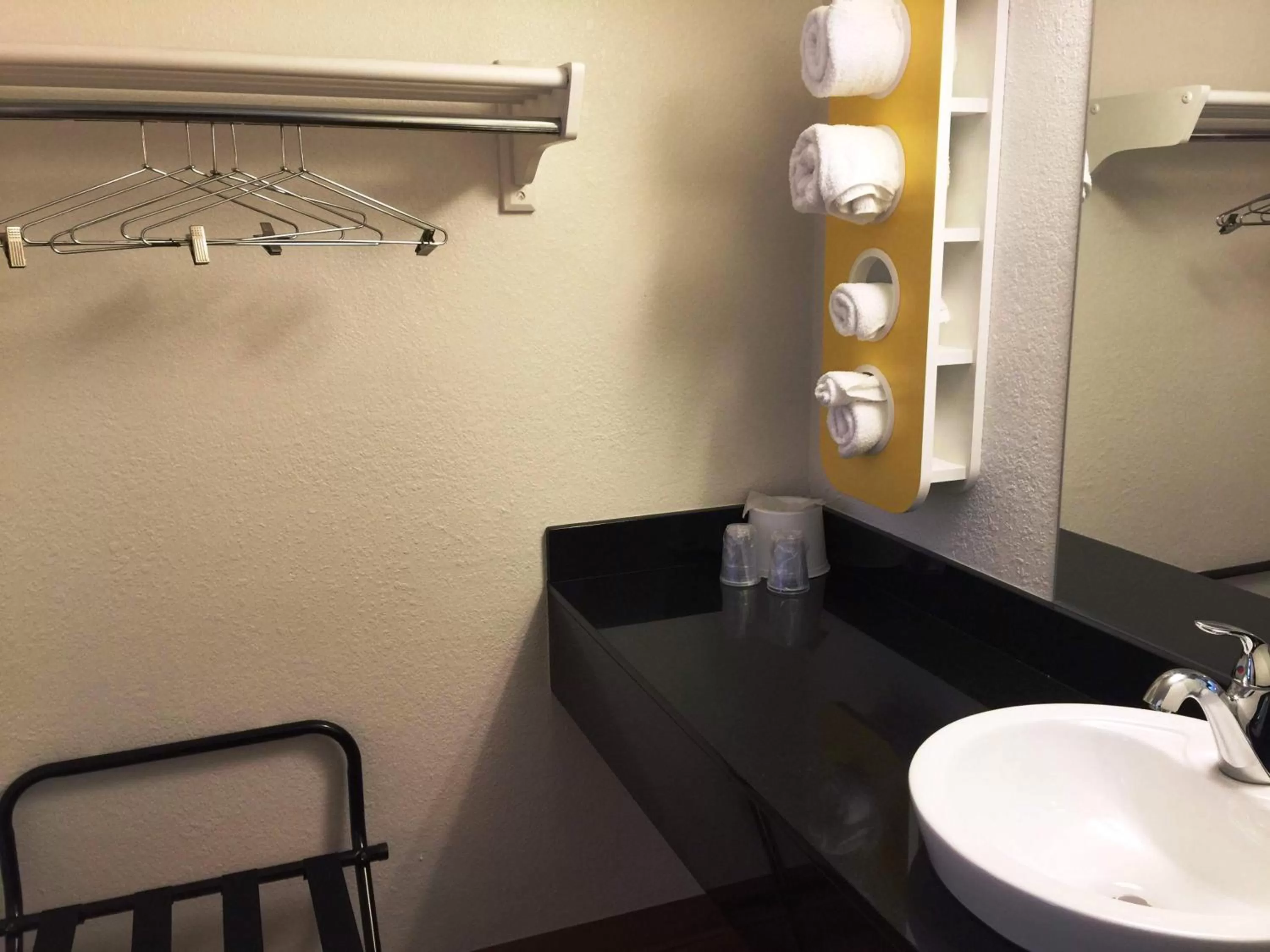 Bathroom in Motel 6-Roseville, MN - Minneapolis North
