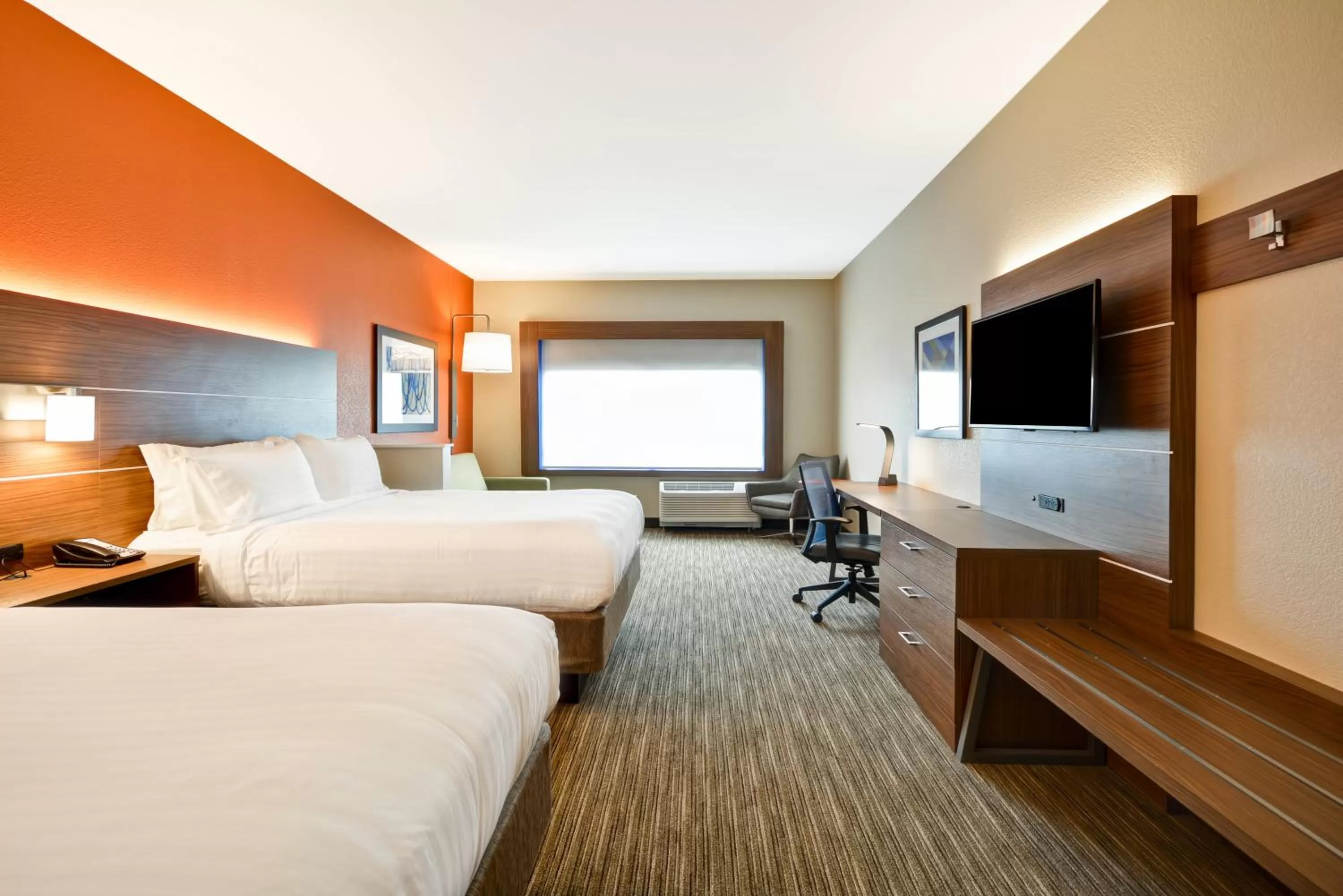 Photo of the whole room, Bed in Holiday Inn Express - Evansville by IHG