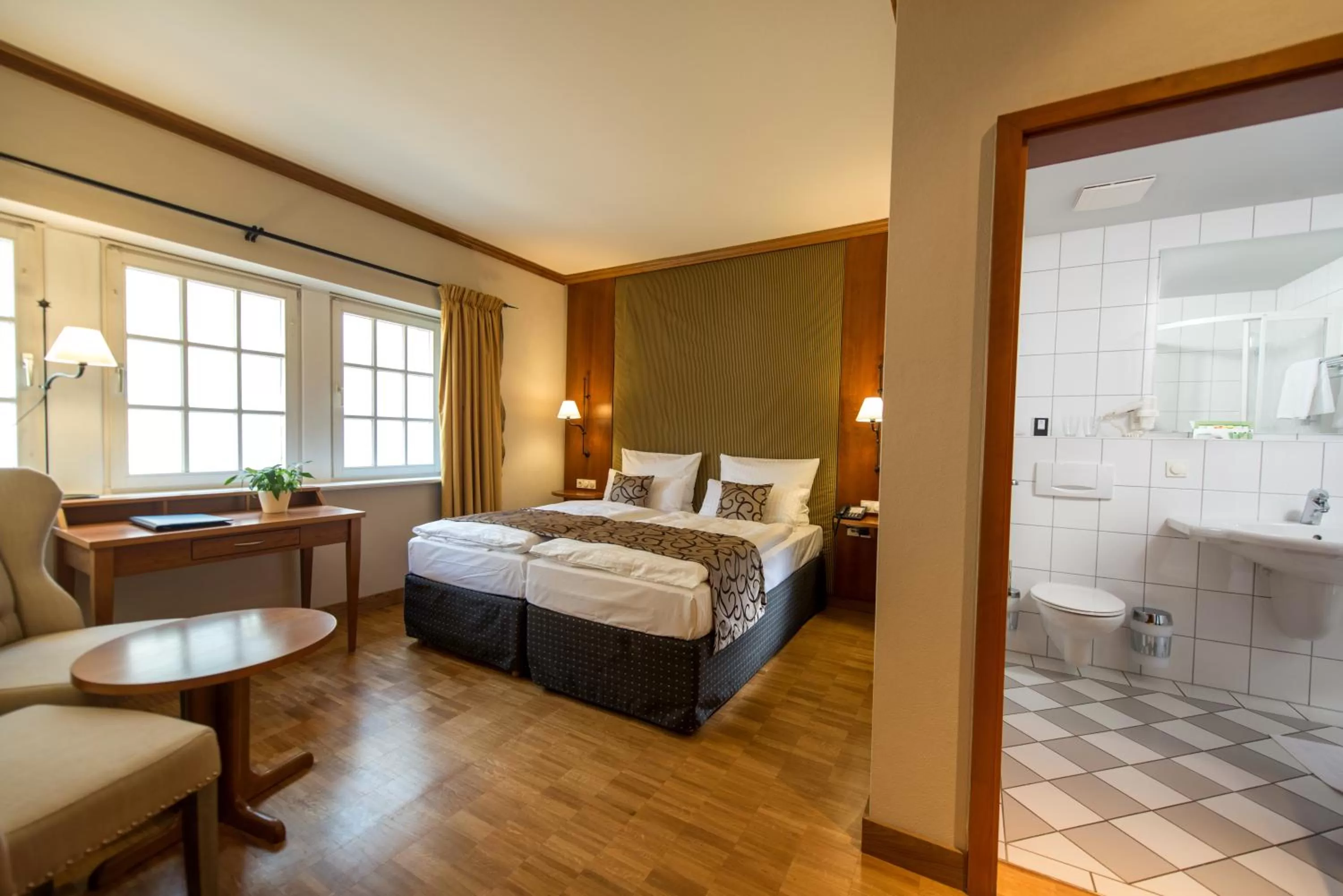 Photo of the whole room, Bed in Berghotel Eisenach