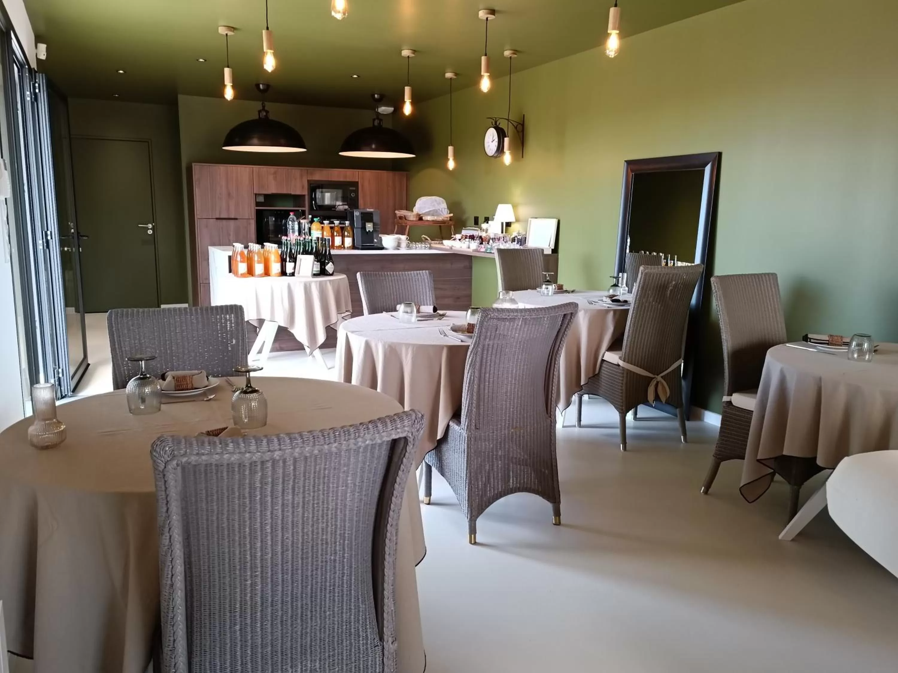 Restaurant/Places to Eat in Maison Bailly