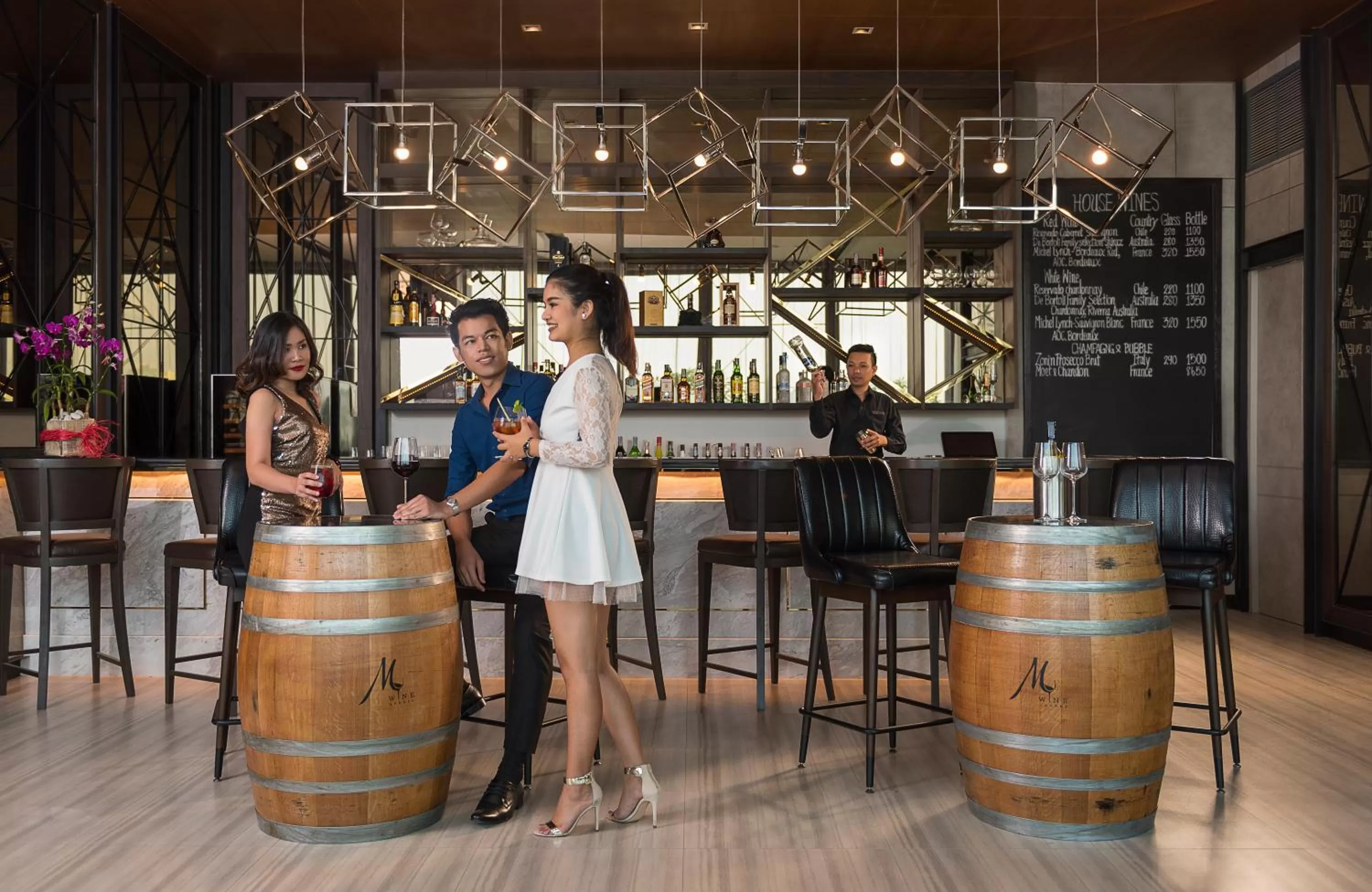 Restaurant/places to eat in Mercure Bangkok Makkasan