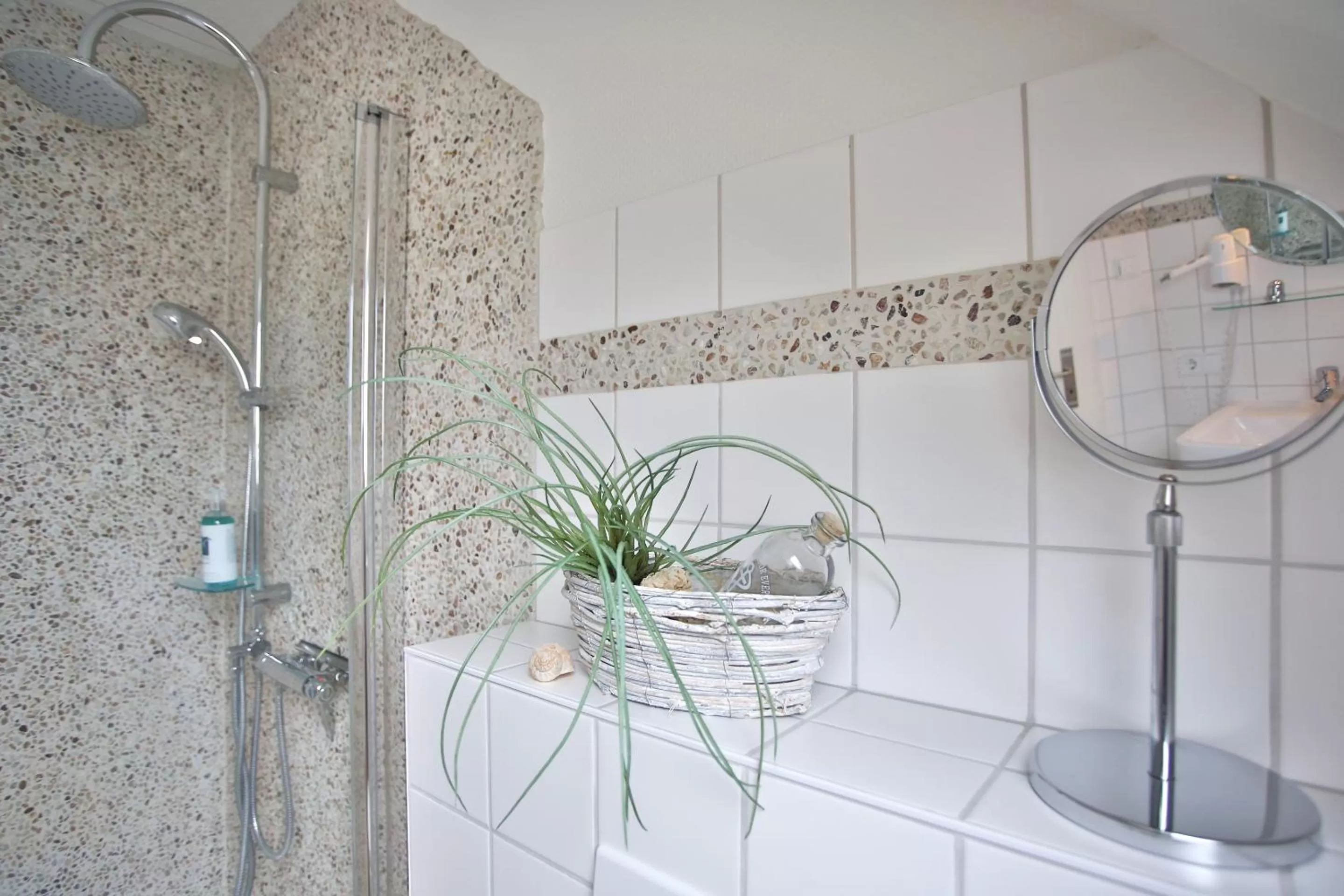 Bathroom in Anker's Hörn - Hotel & Restaurant auf der Hallig Langeness