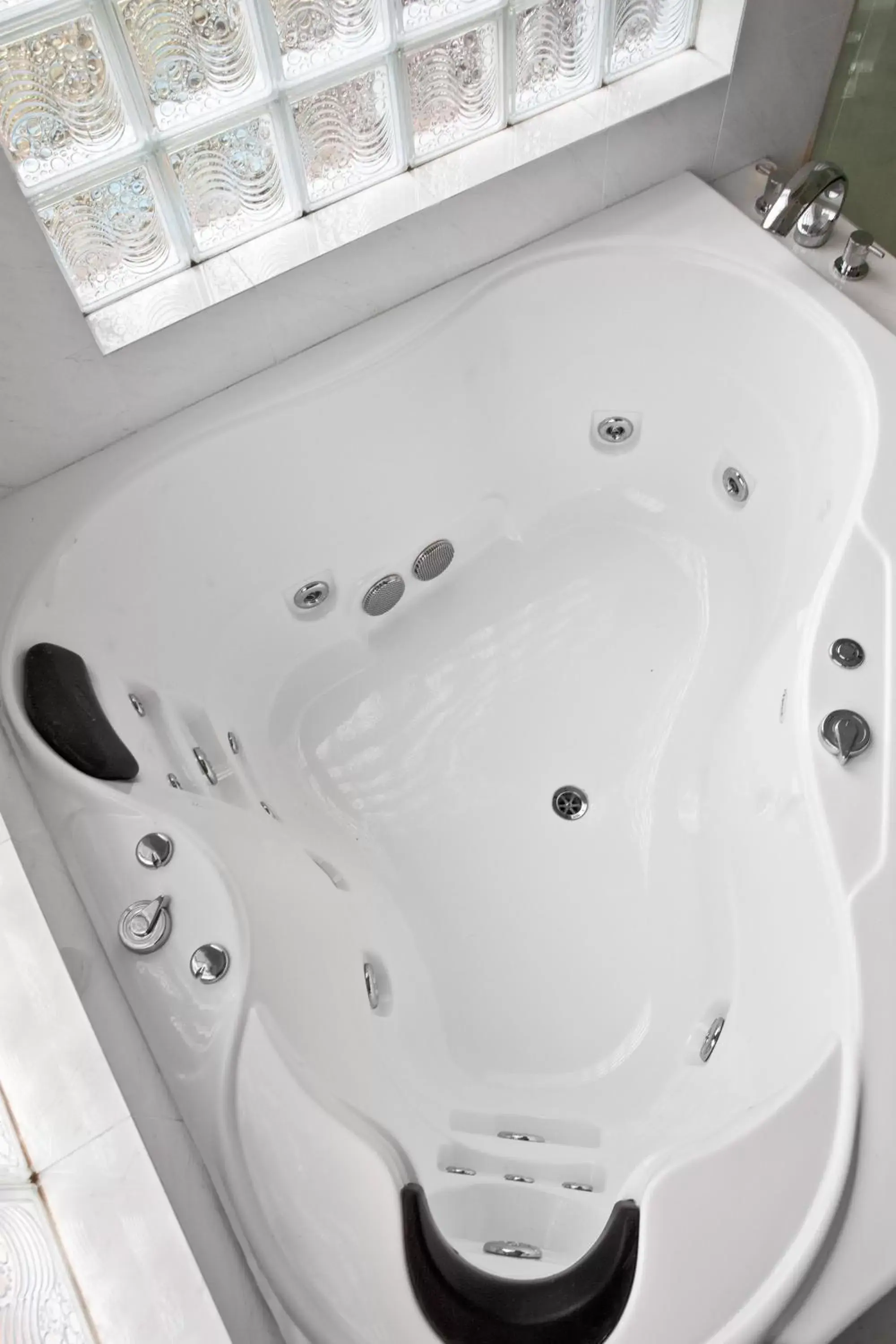 One-Bedroom Apartment with Private Pool in The Castle on Tamborine One-Bedroom Apartment with Private Pool in The Castle on Tamborine