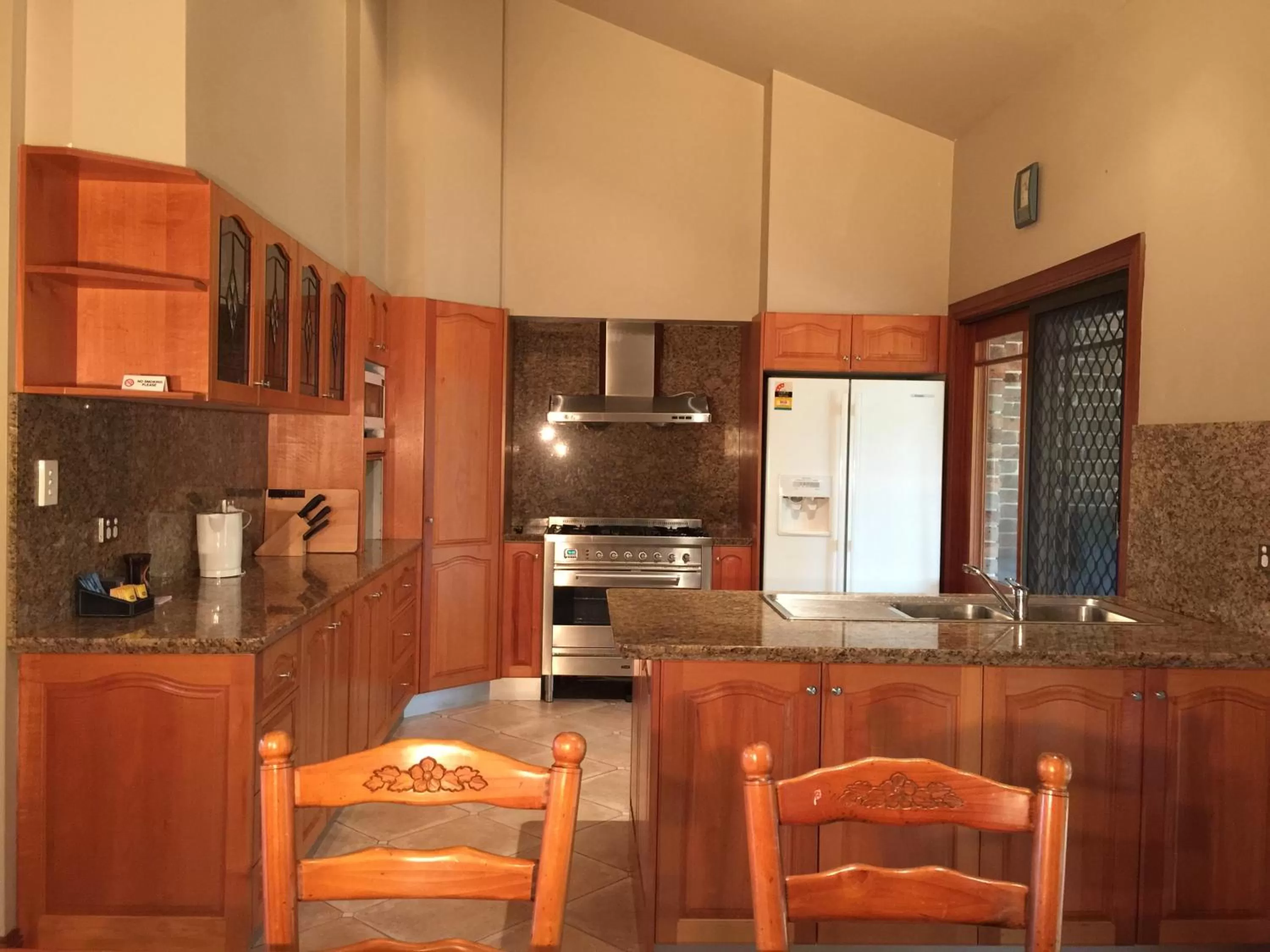 Communal kitchen in Relaxin