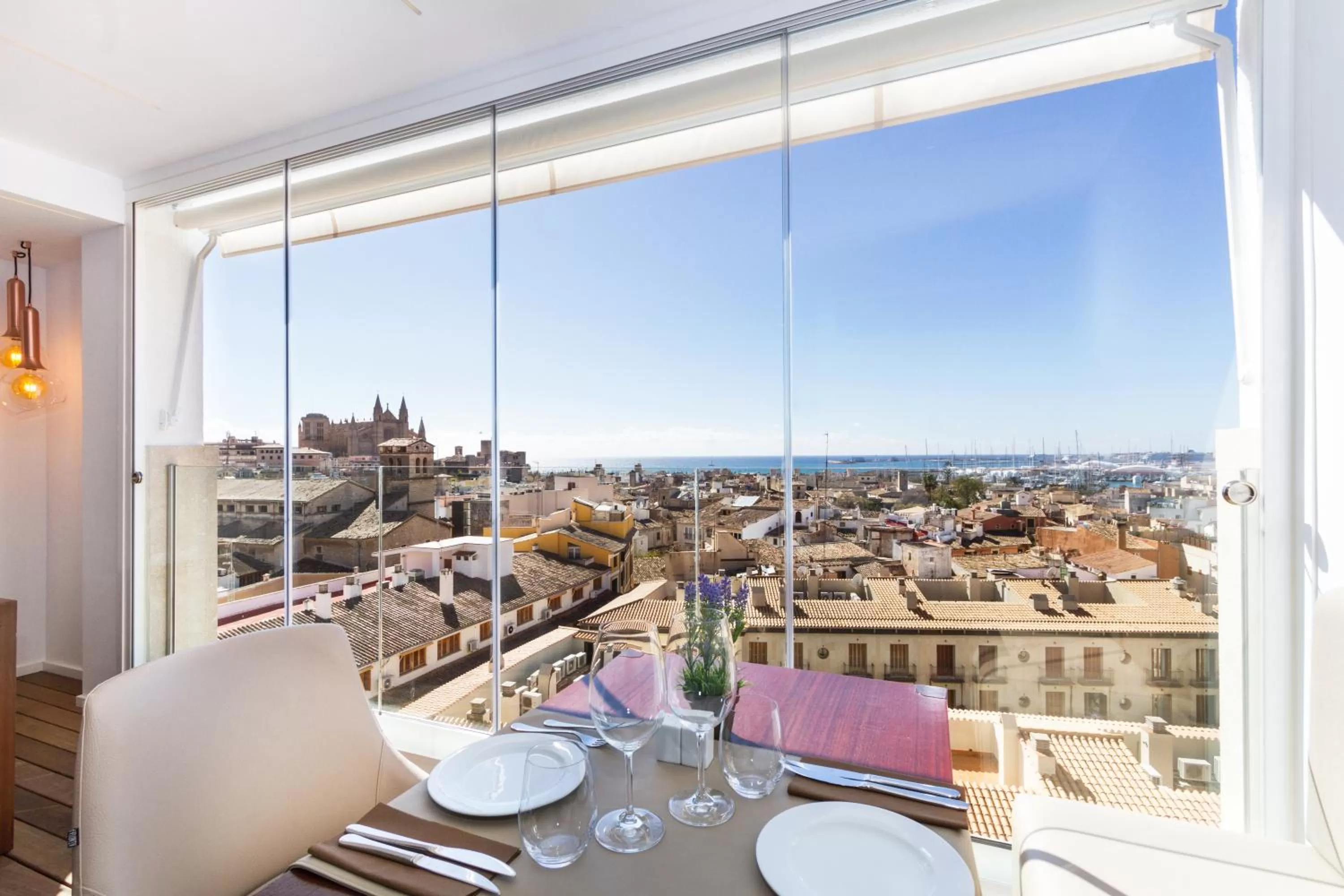 Restaurant/places to eat in Hotel Almudaina