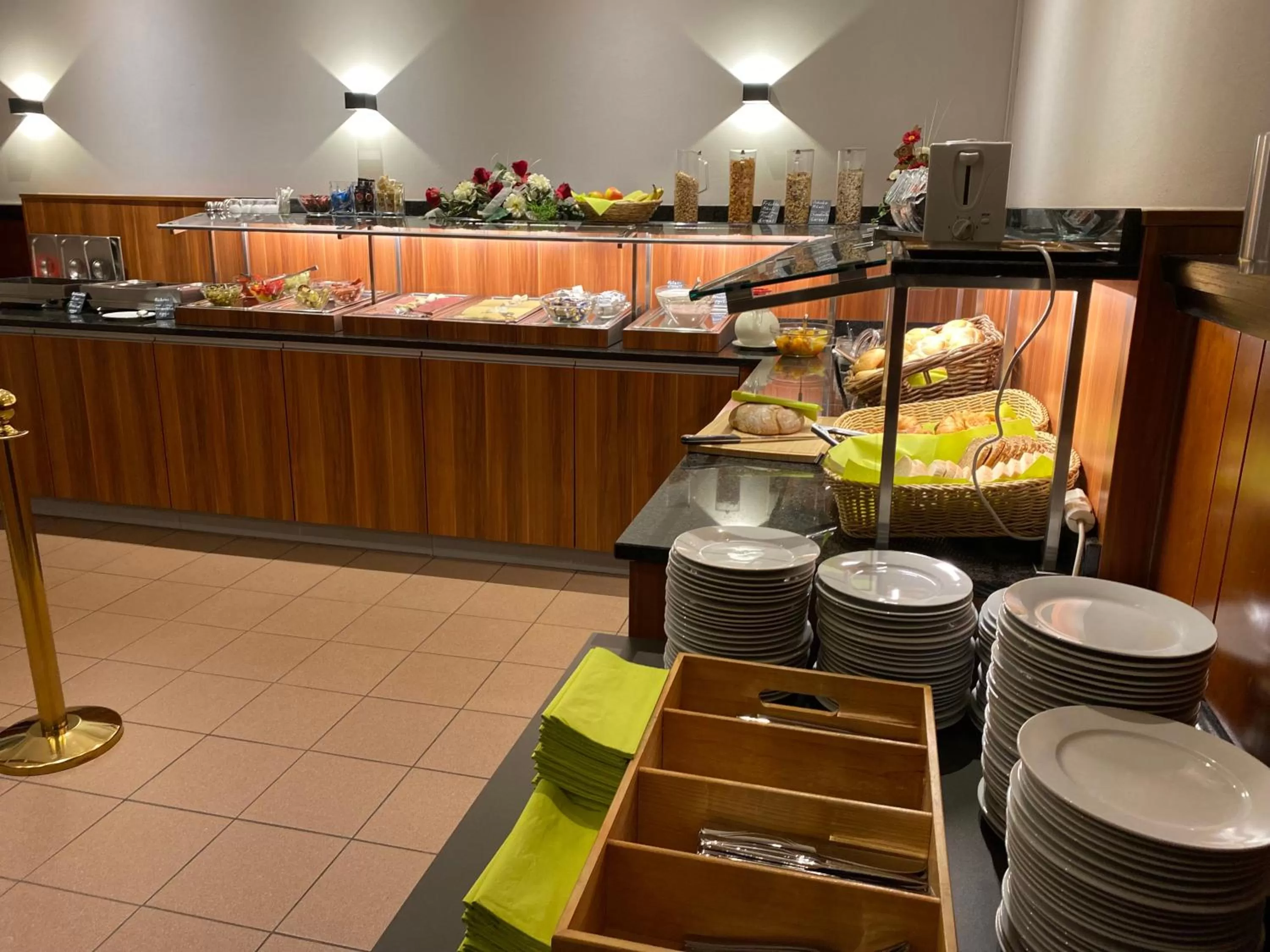 Restaurant/places to eat in INVITE Hotel an der Kaiserburg