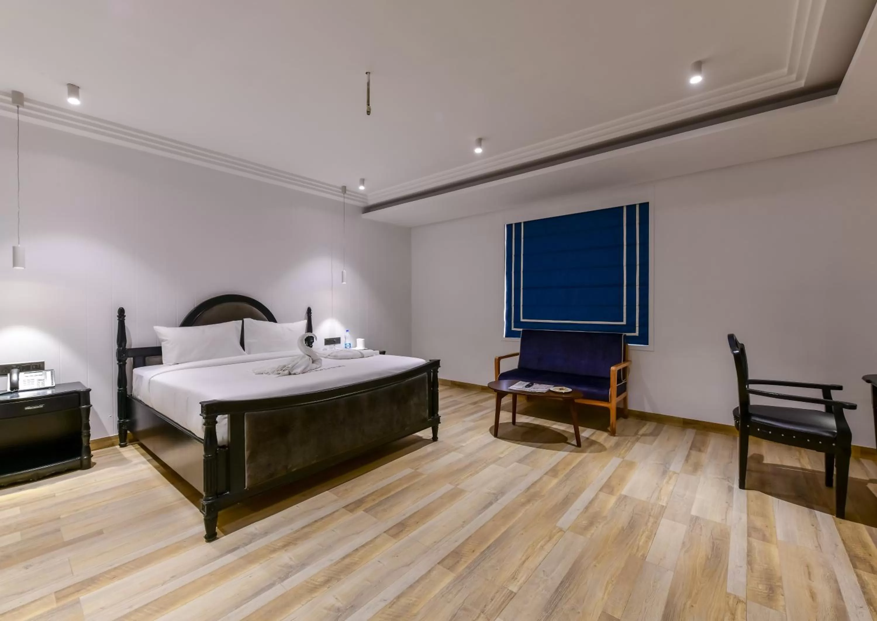 Photo of the whole room in The Downton Hotel