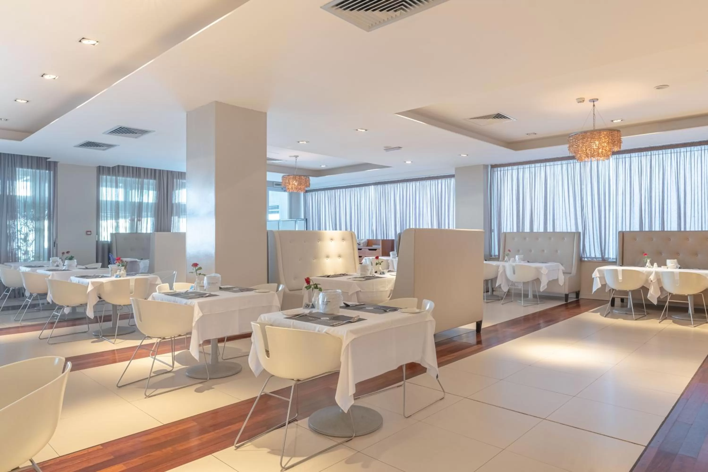 Restaurant/places to eat in Napa Mermaid Hotel & Suites