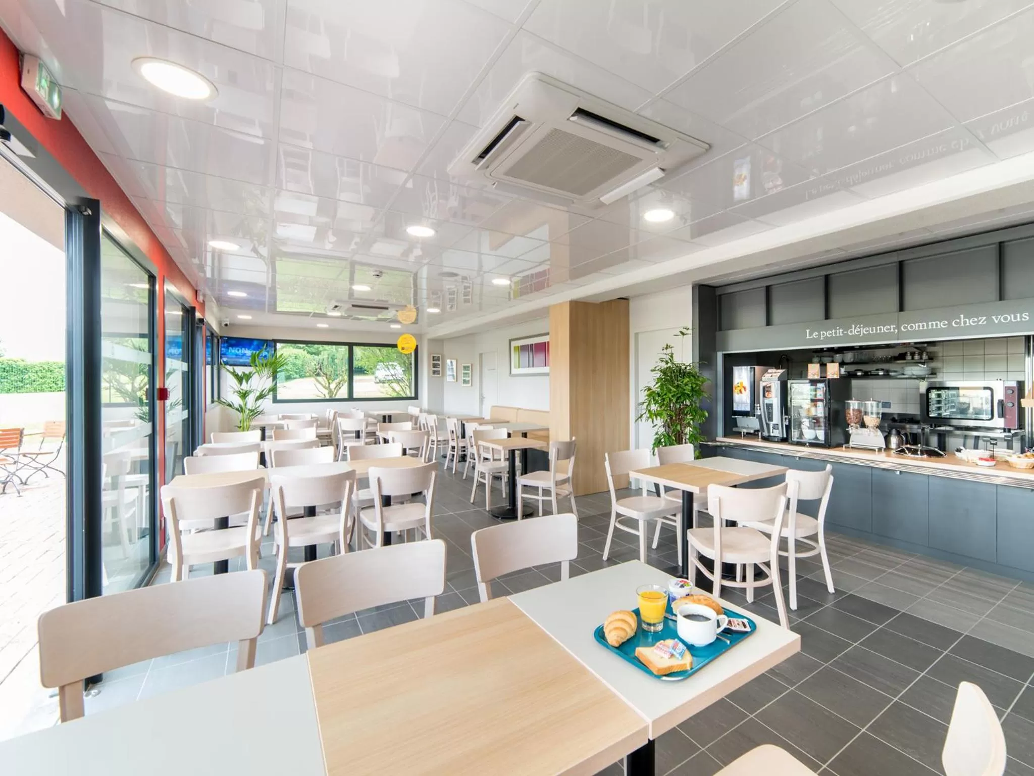 Restaurant/places to eat in B&B HOTEL Verdun